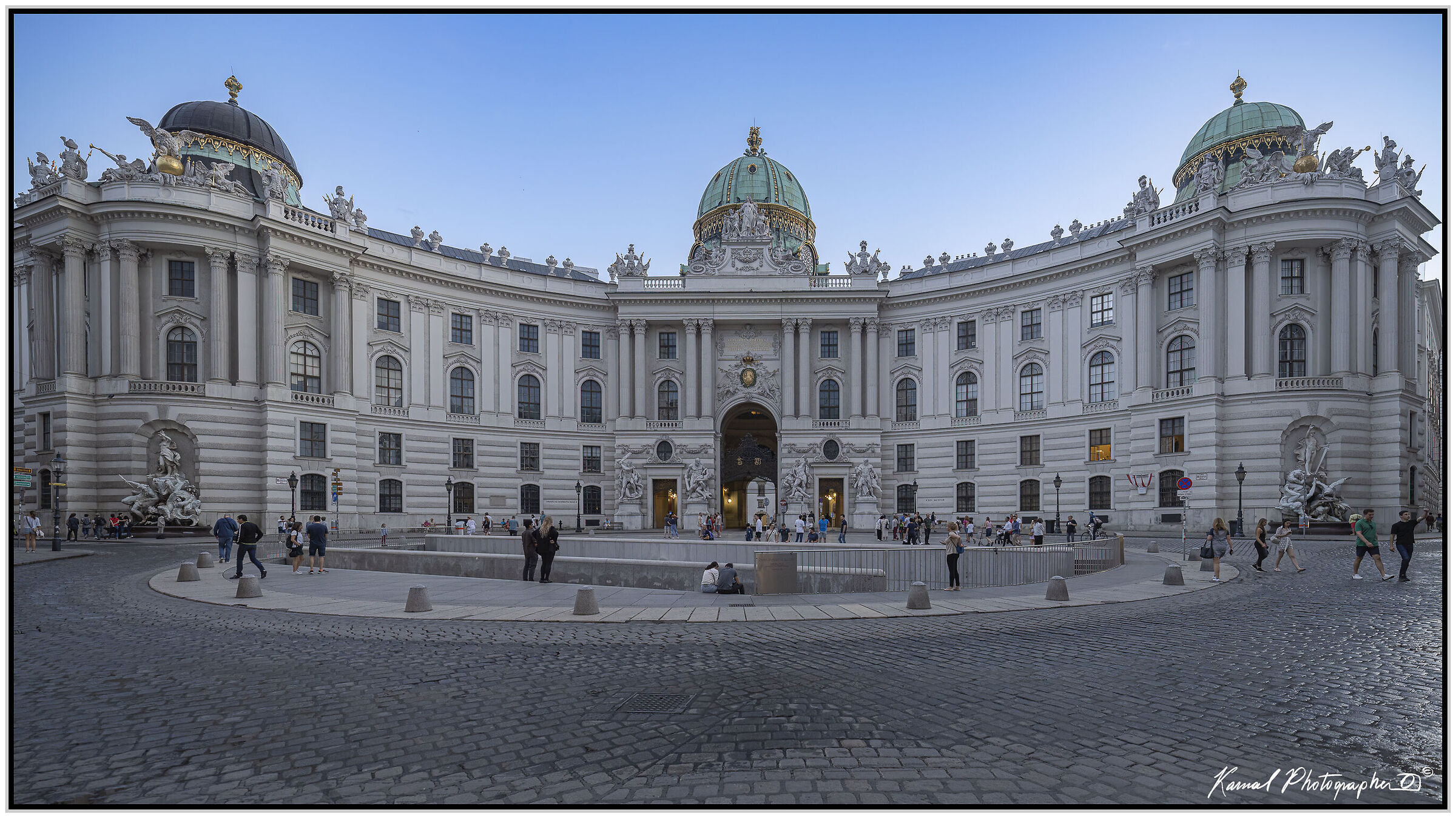 Hofburg Imperial Palace in Vienna  ...