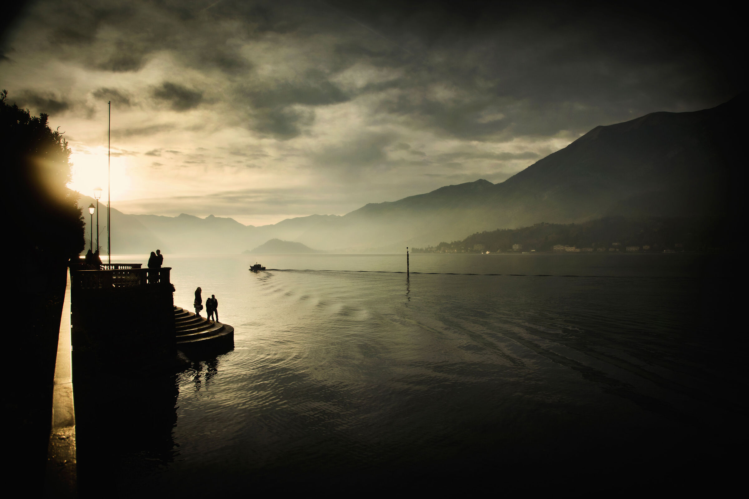 Tramonto invernale sul lago di Como...