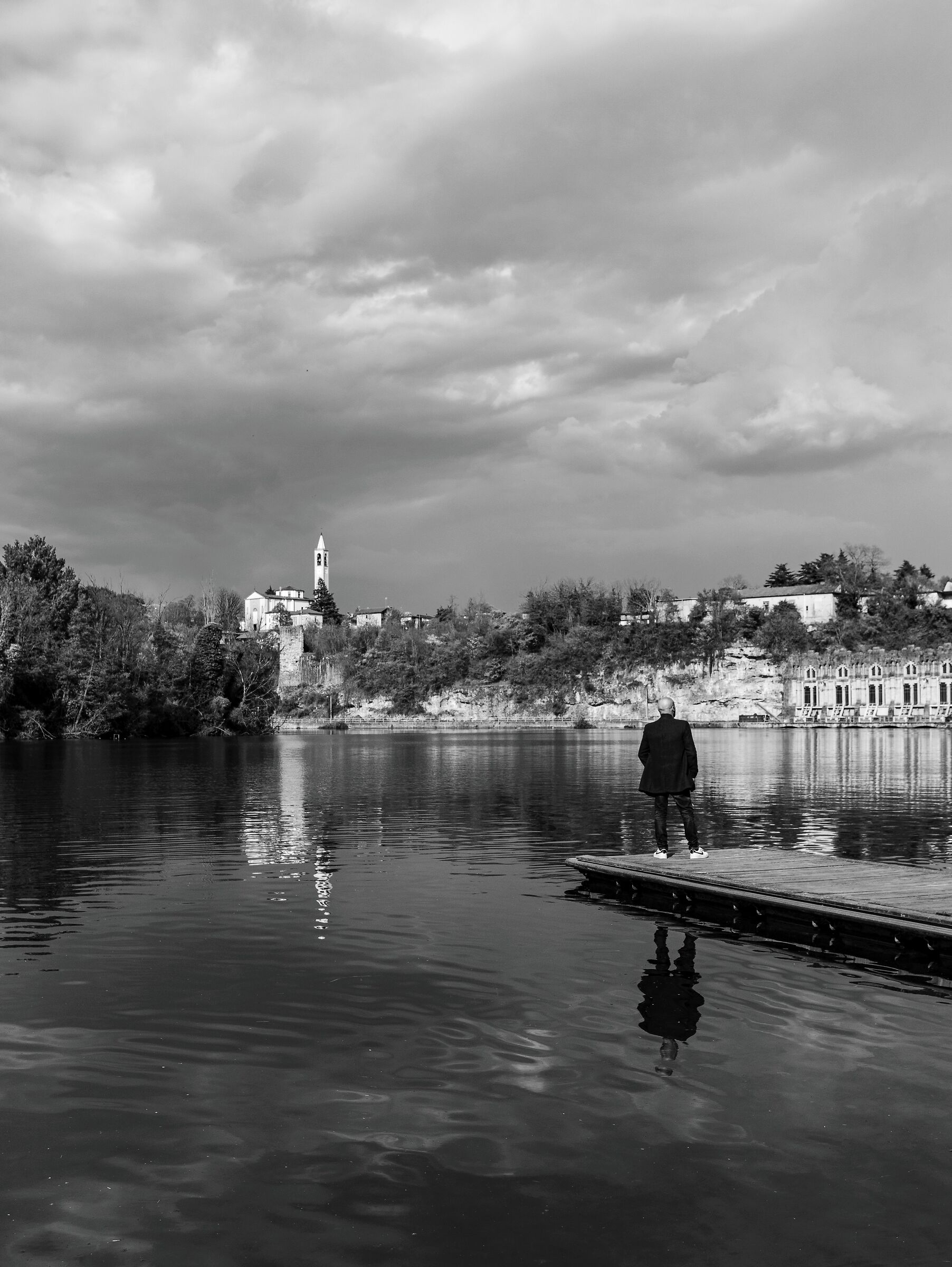 The Wanderer on the river in b / w ...