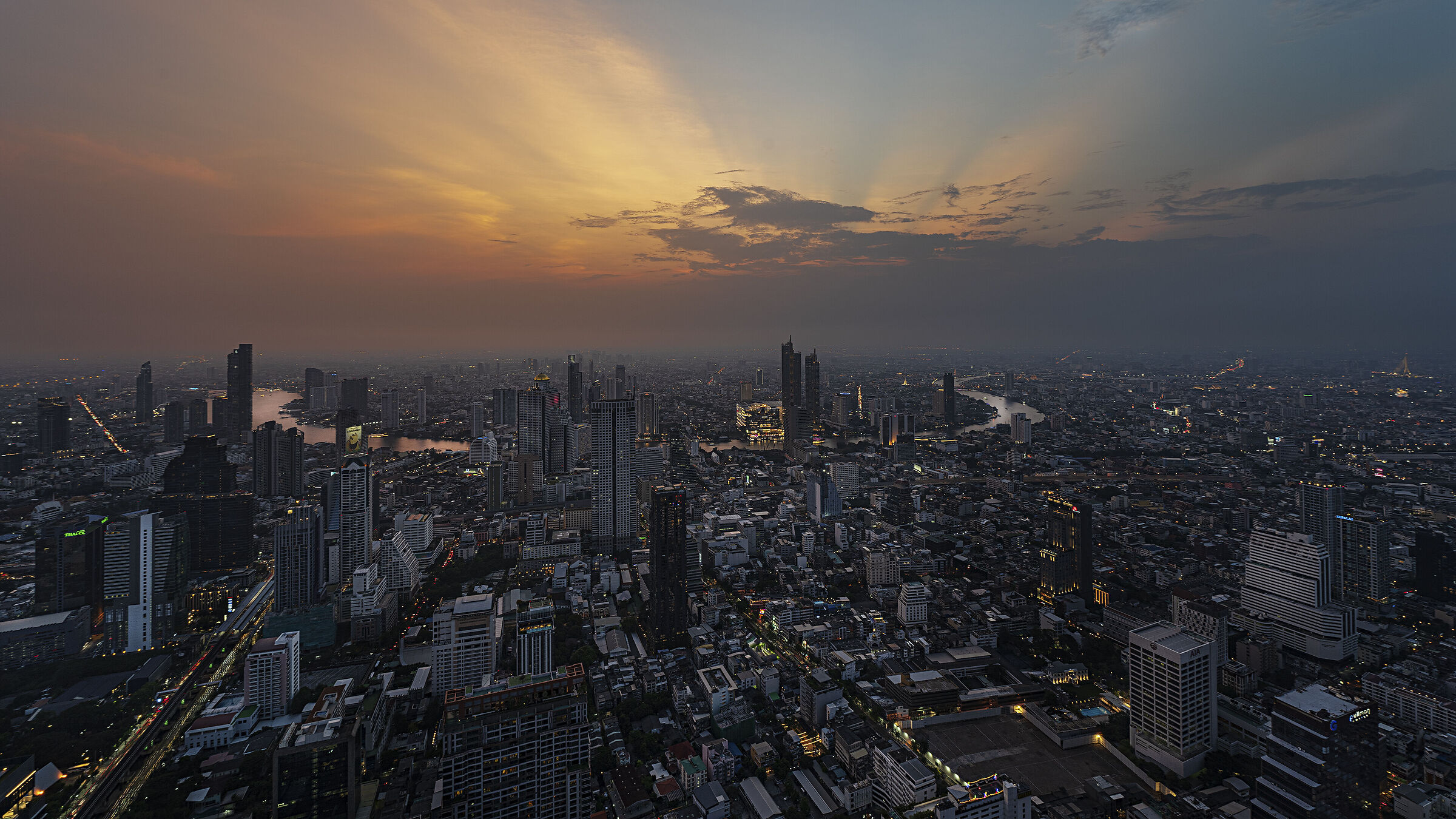 Bangkok - Skyline al tramonto....