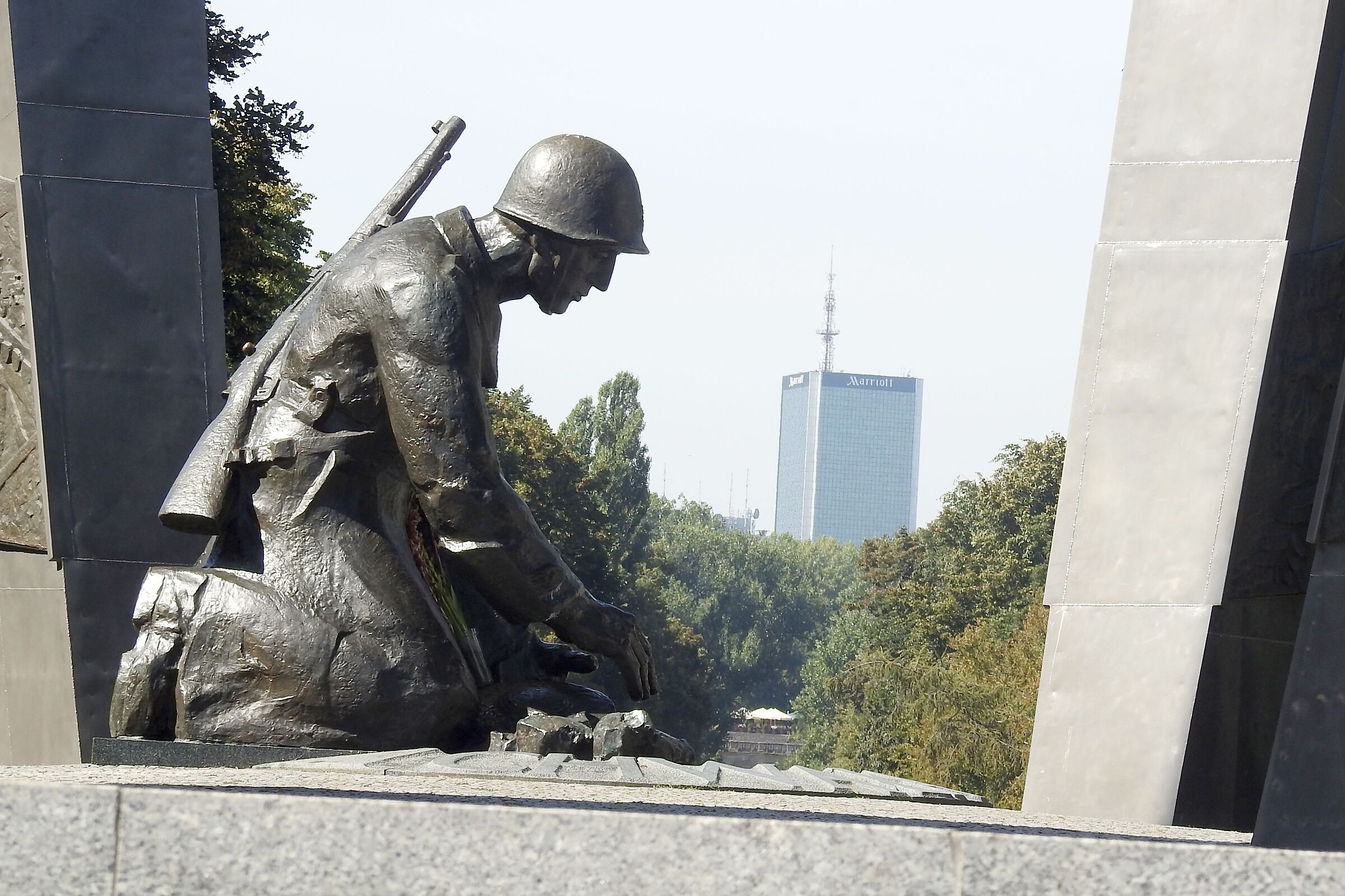 The Sapper Monument/Warsaw/street...
