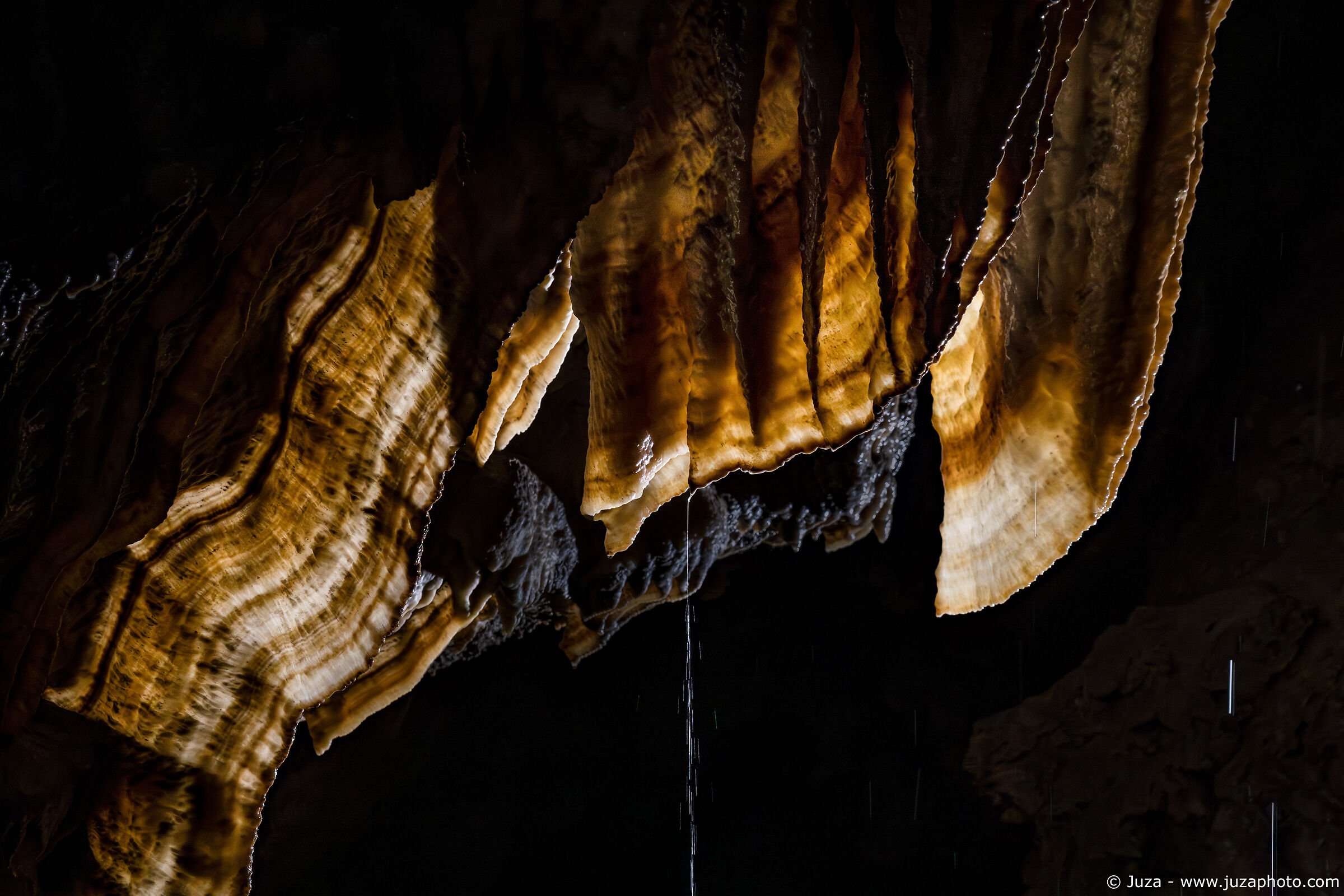 Formazioni traslucenti, Grotta del Vento...
