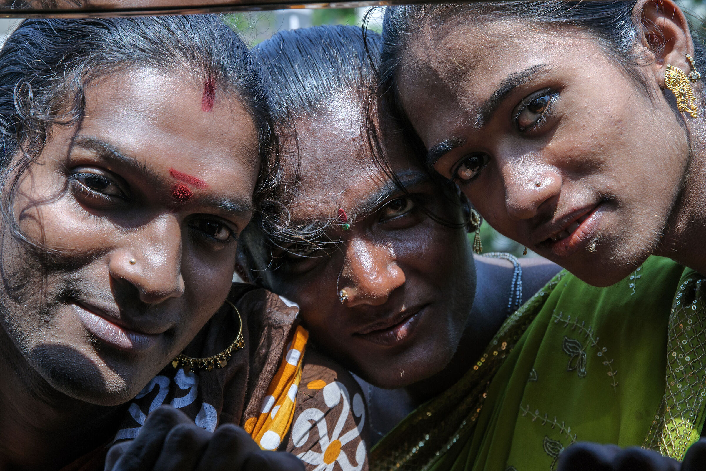 Transessuali in cerca di carità all'incrocio, Mumbai...