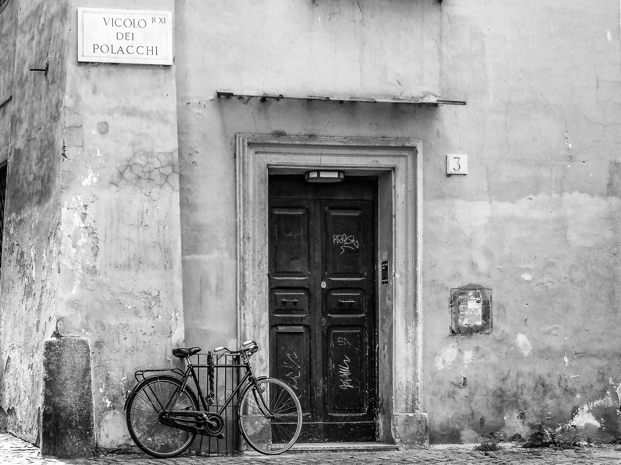 The bicycle in Vicolo dei Polacchi...