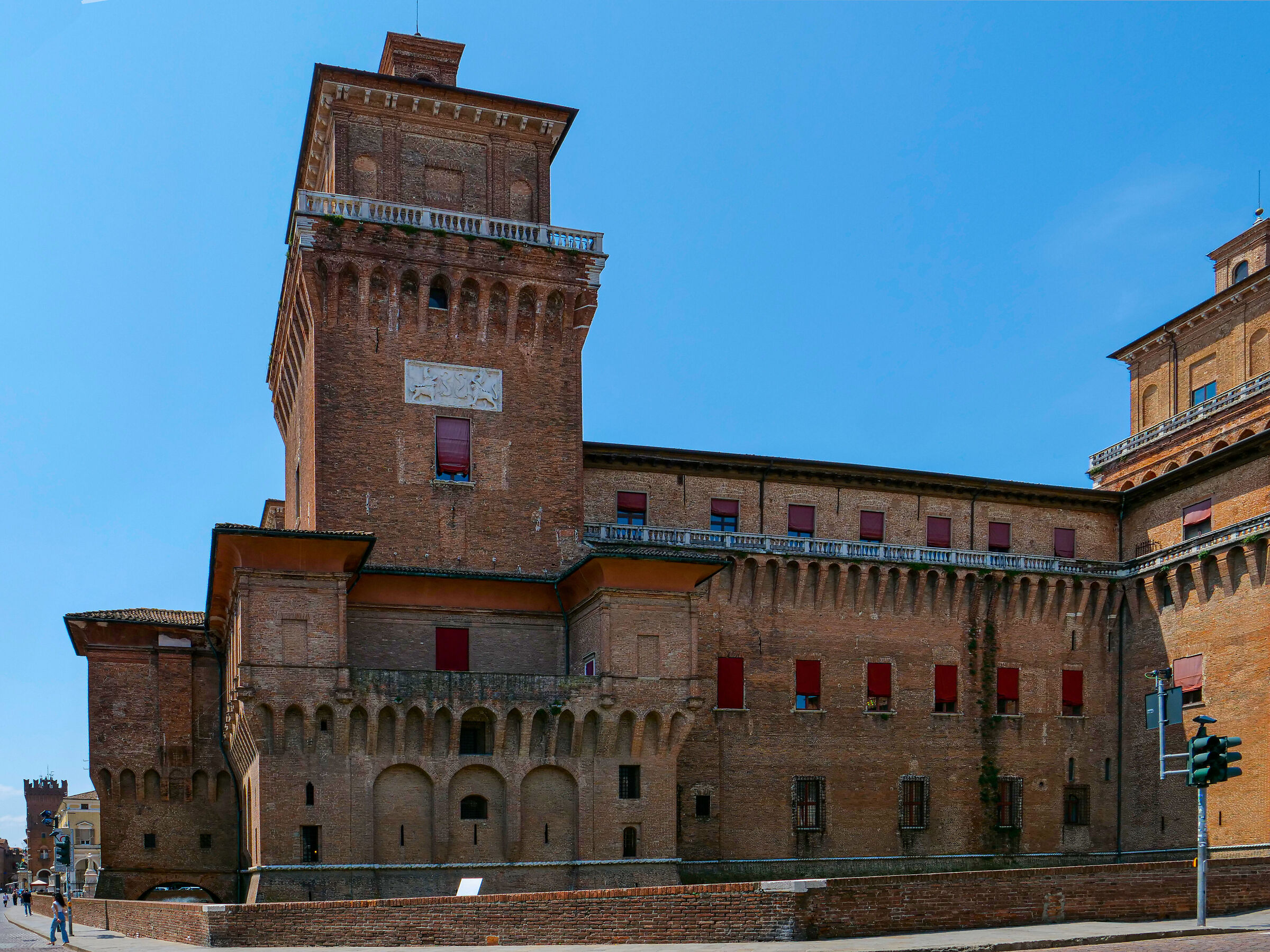 the iconic Estense Castle...