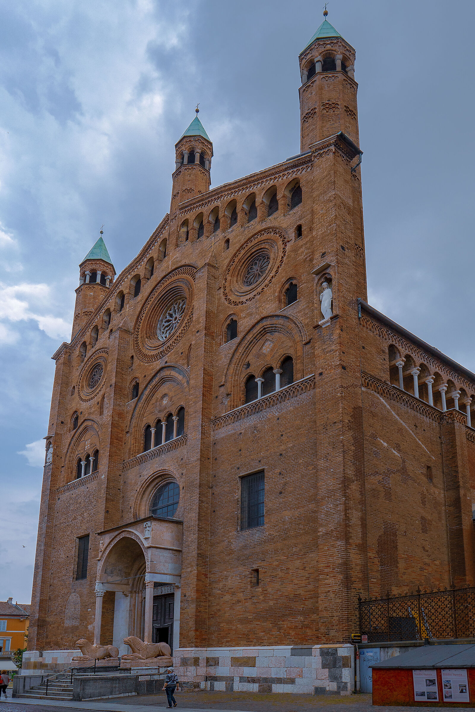 Cremona Duomo façade north transept...