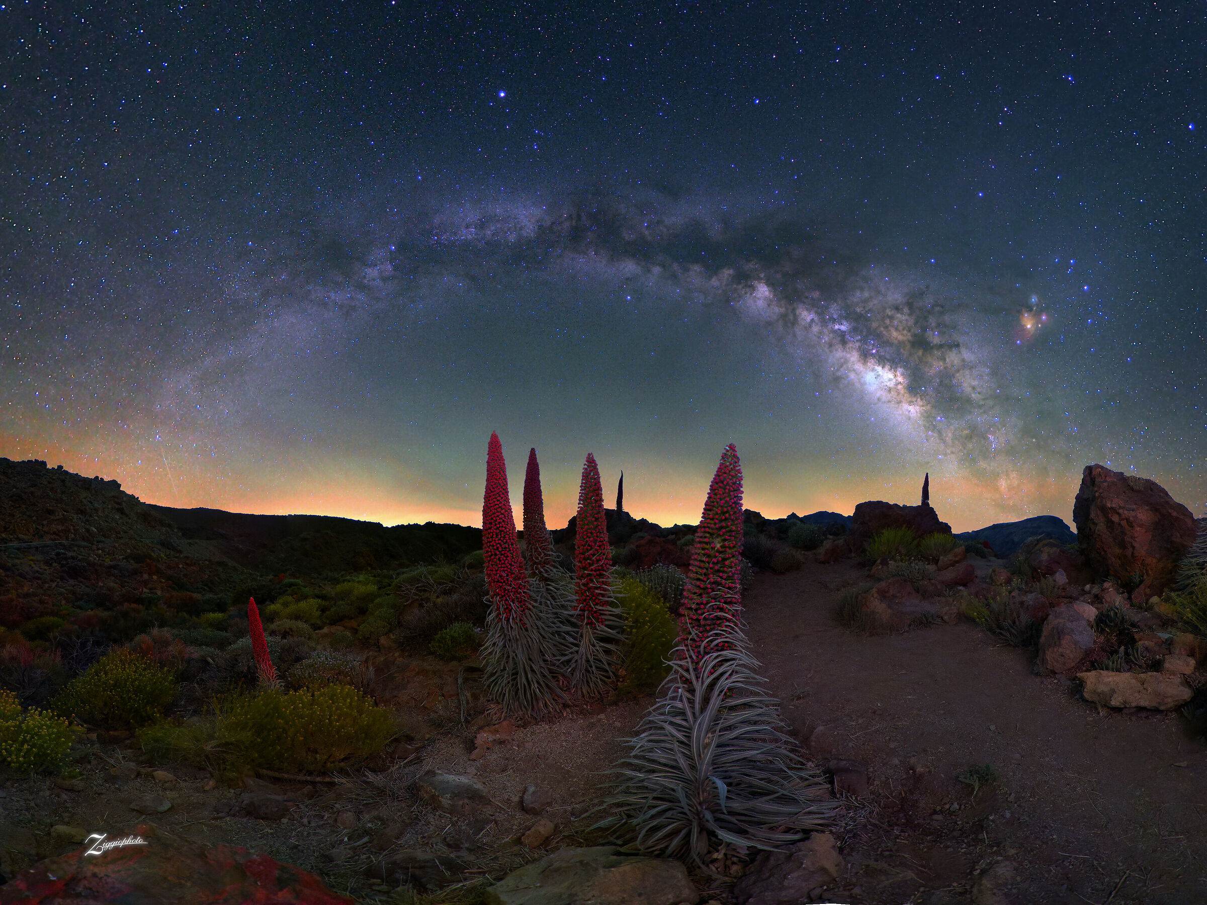 The galactic setting on the desert! ...