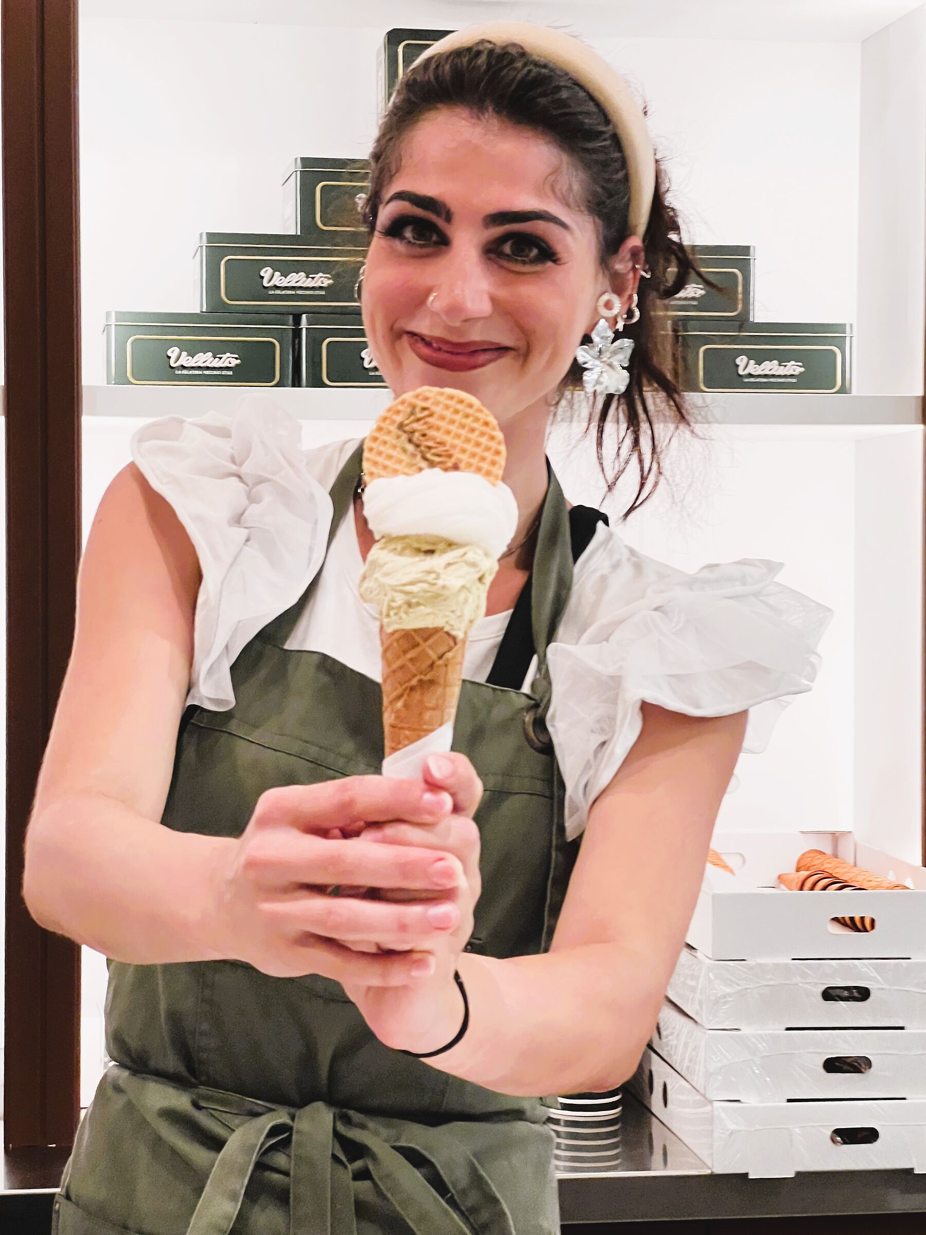 Rosy, the cute ice cream maker of 2023!...