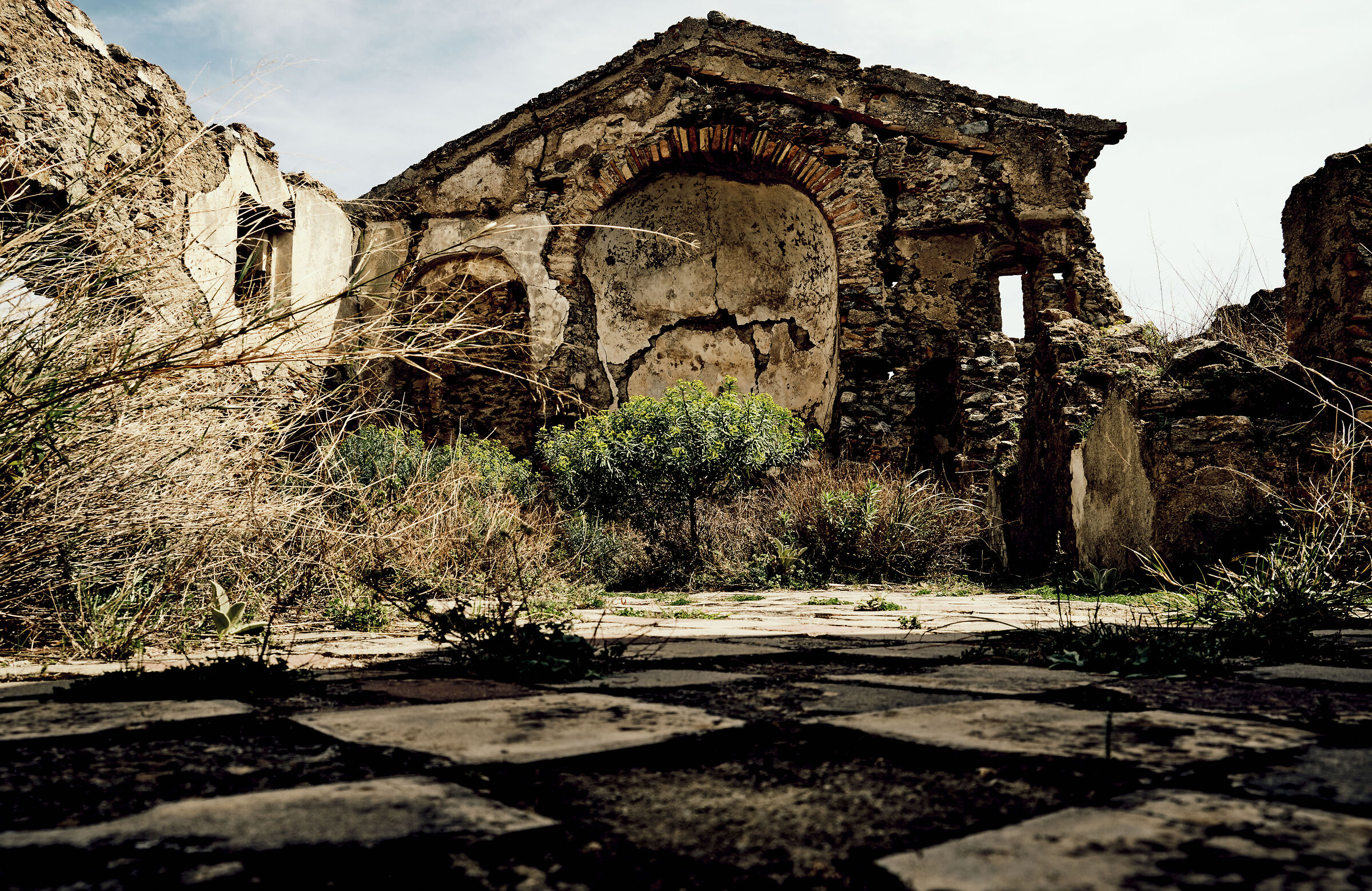 The castle of Amendolea and its abandonment ...