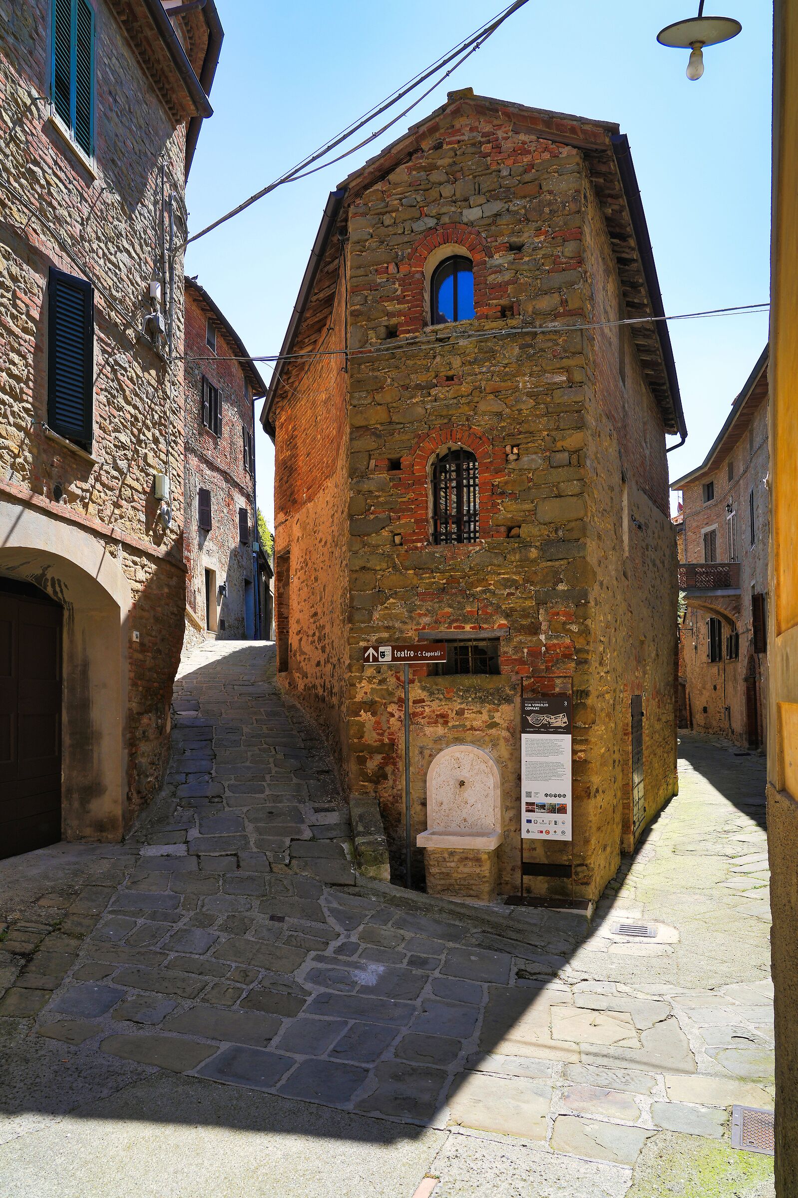 il bellissimo borgo di Panicale, in Umbria....