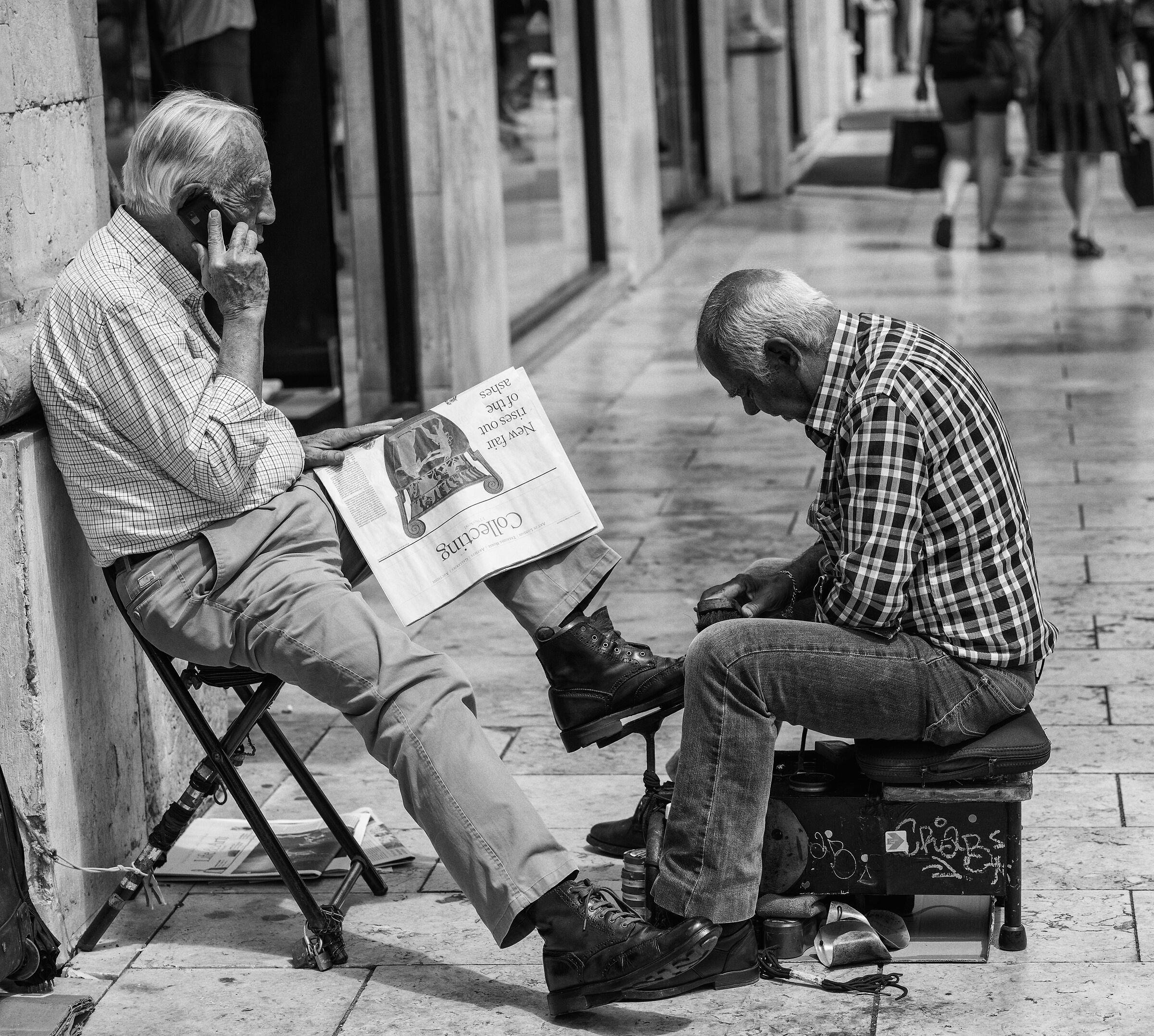 Lisbon-the shoeshine...