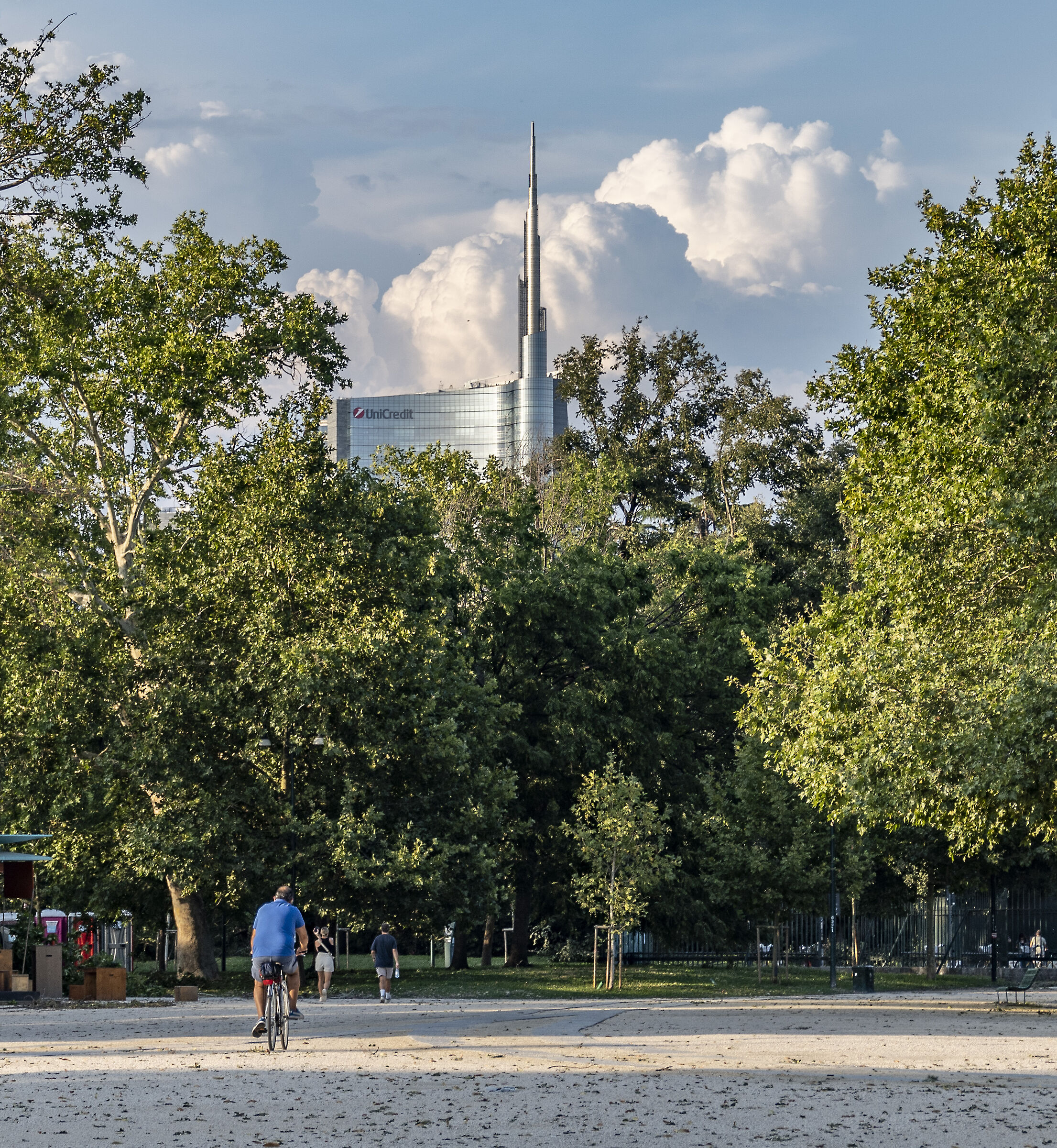 Torre Unicredit vista dal Parco Sempione...