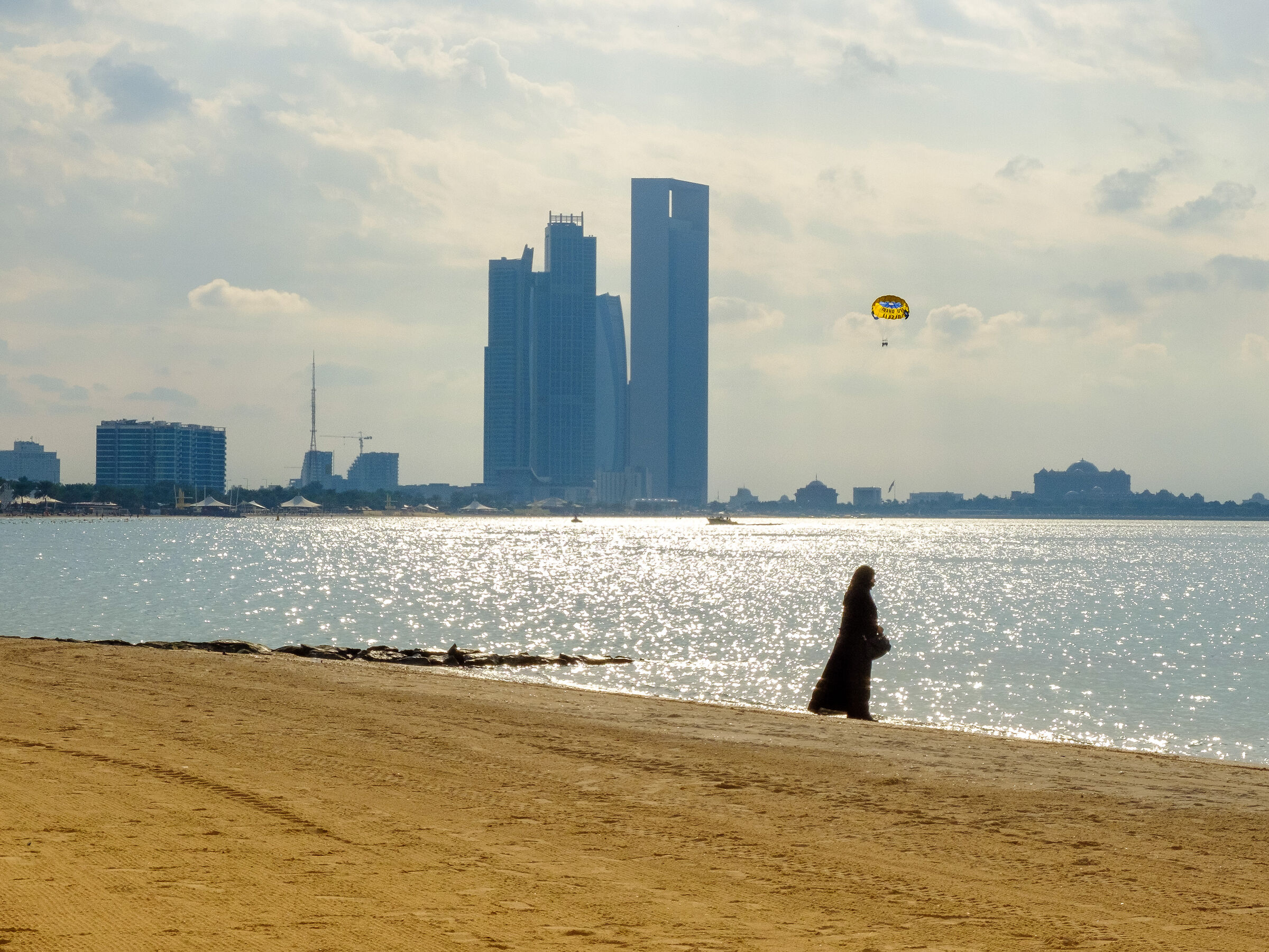 Abu Dhabi - Corniche...