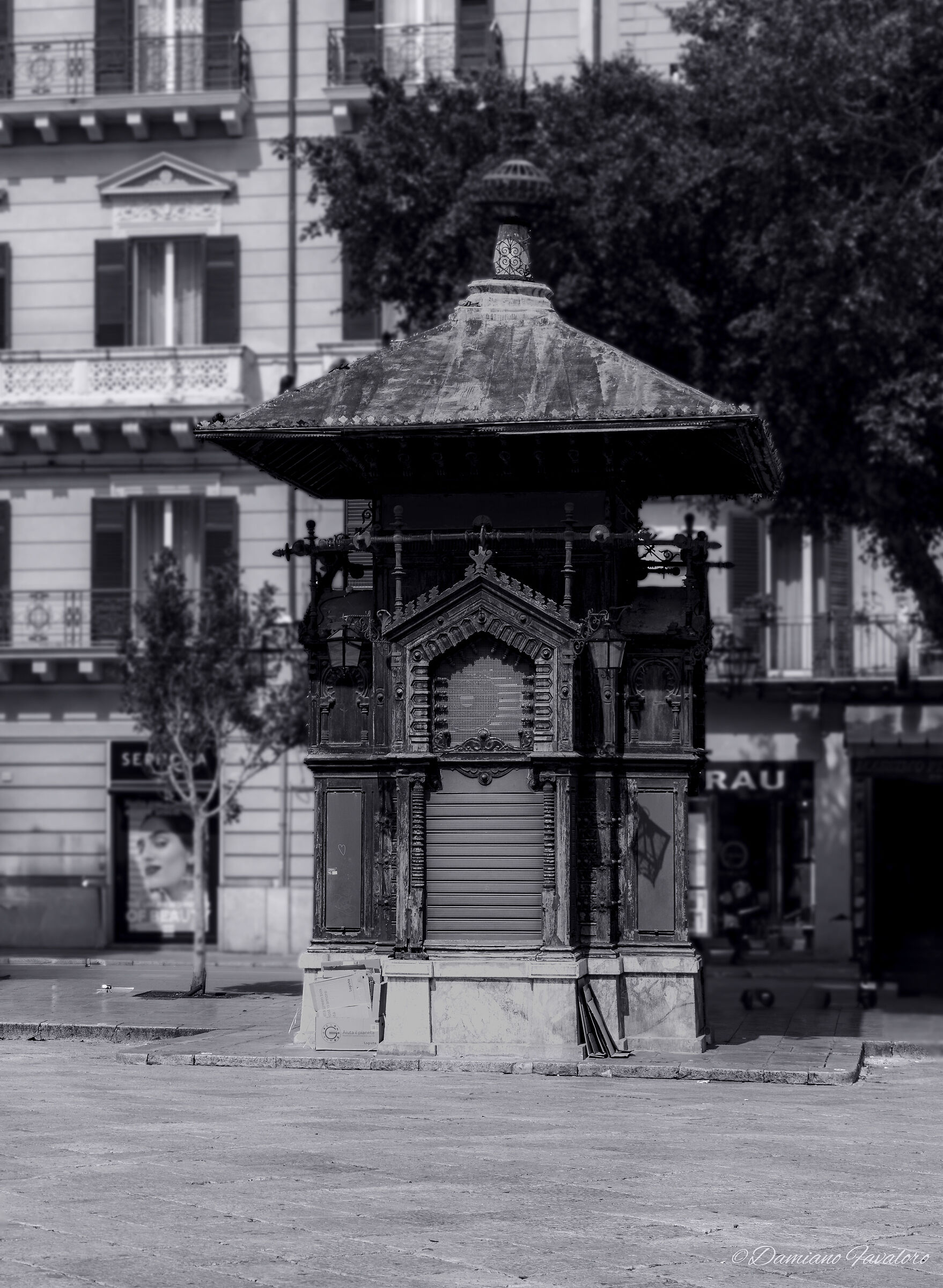 Palermo - Piazza Verdi - Basile Kiosk...