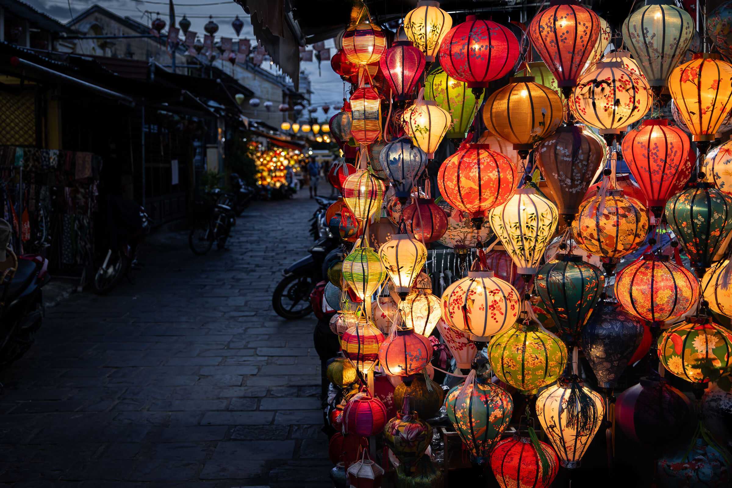 Lantern shops on the streets of Hoi an...