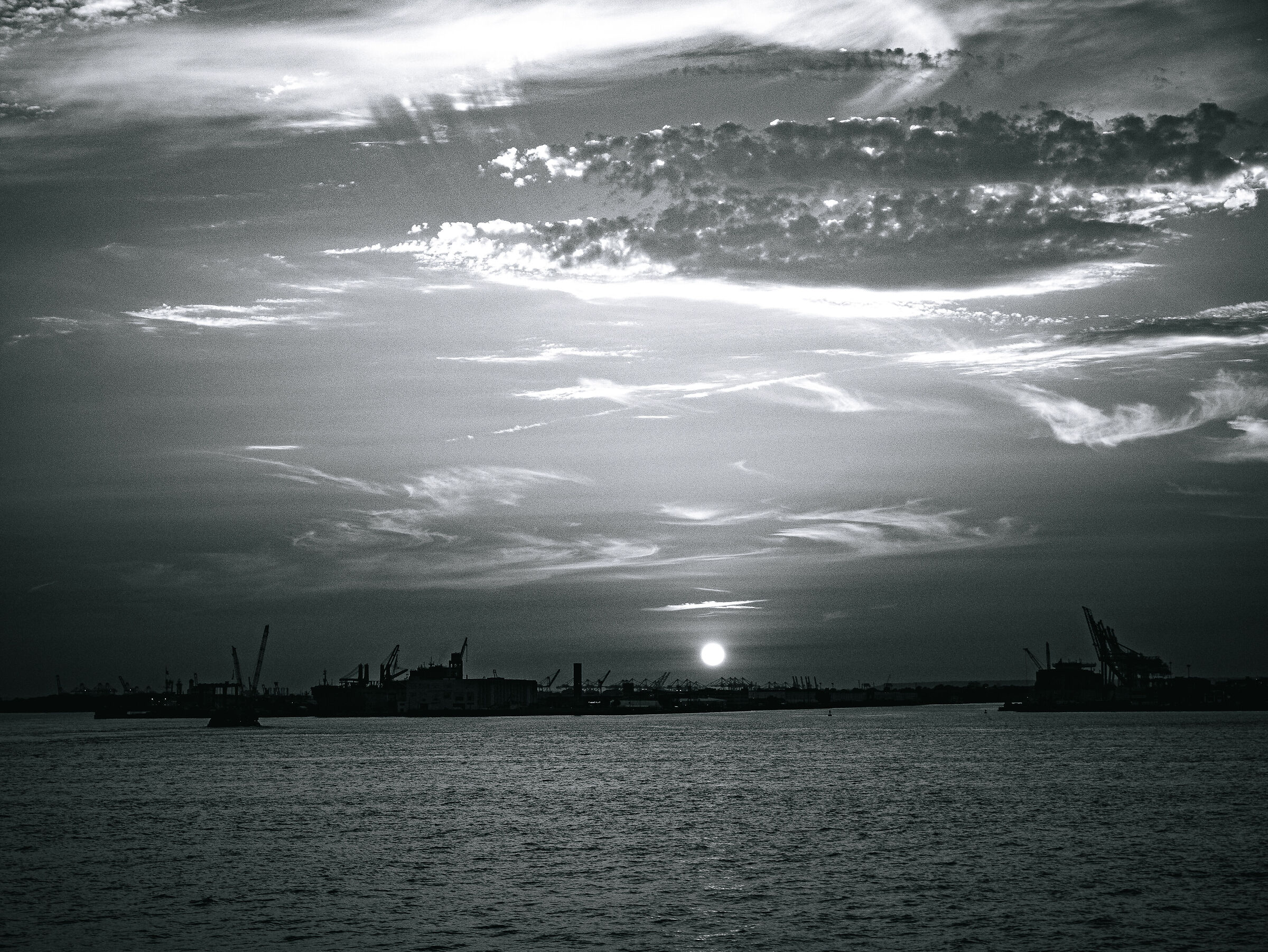 Staten Island Ferry Sunset (B/N)...