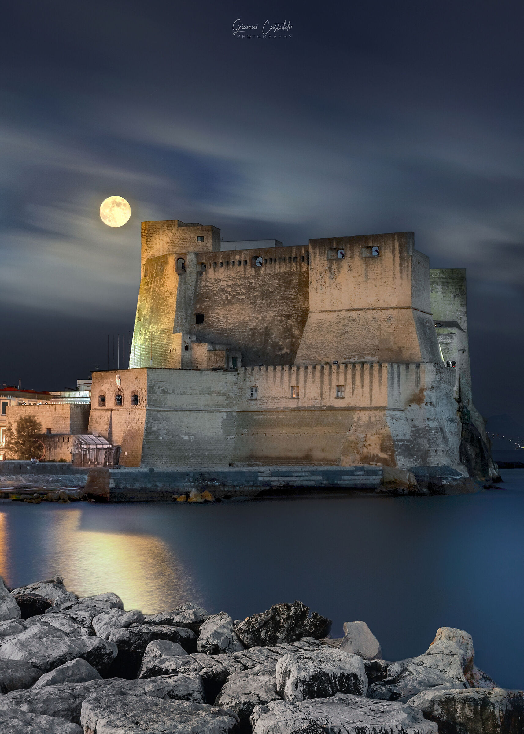Between myth and legend the Castel dell'Ovo...