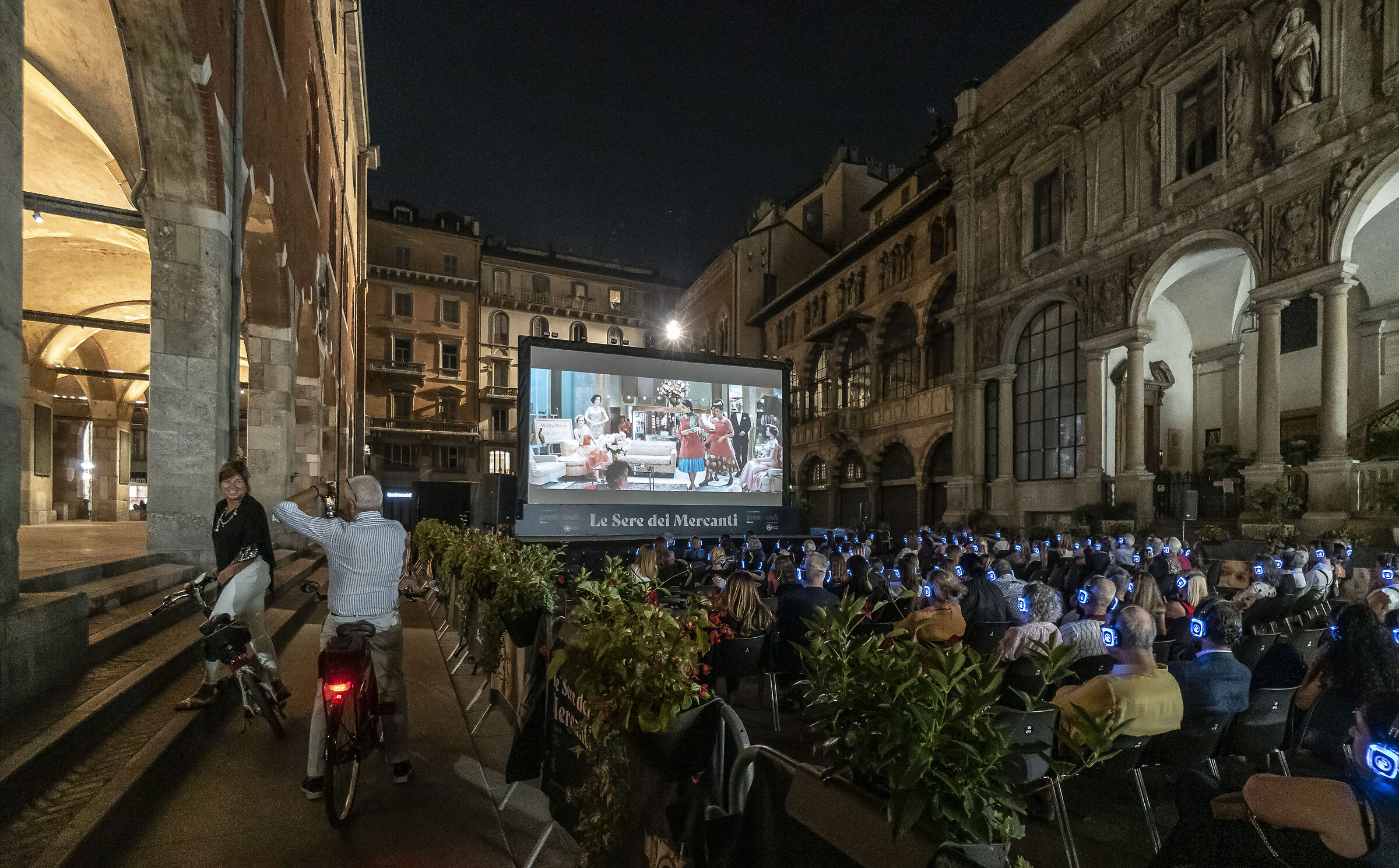 Cinema in Piazza dei Mercanti...