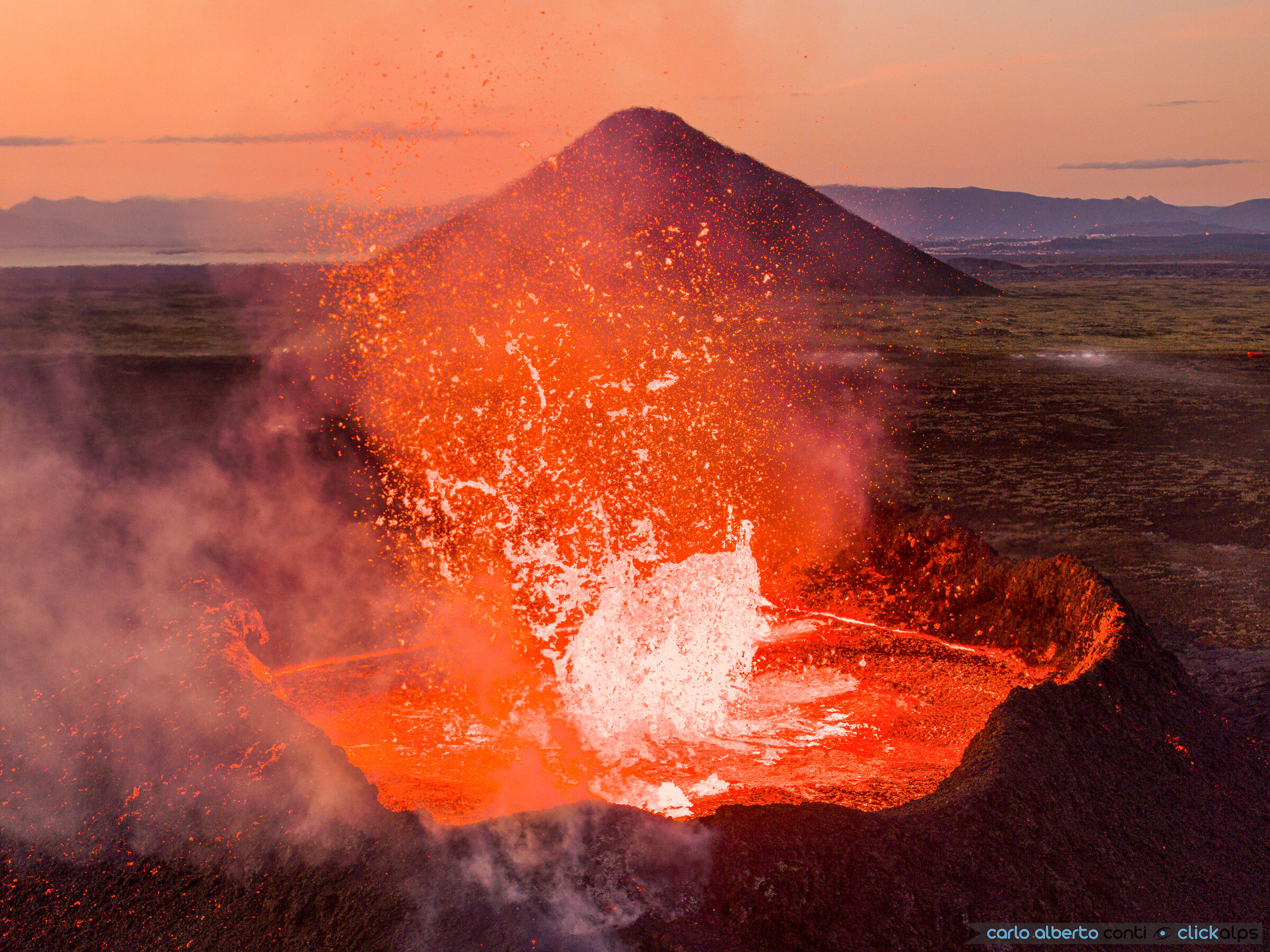 Lithli Hrutur lava explosion...