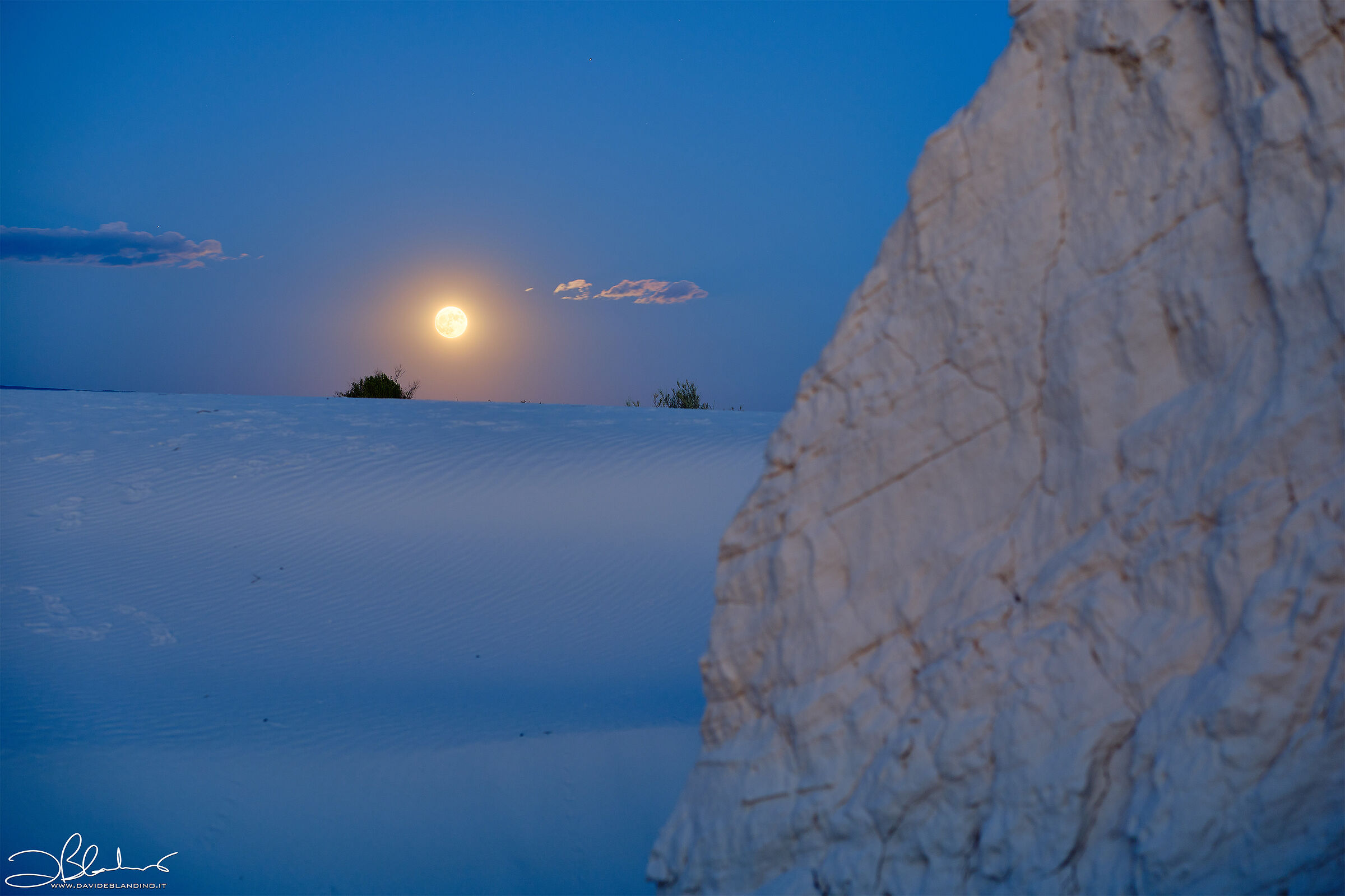 Moonrise in White Sands (nm)...