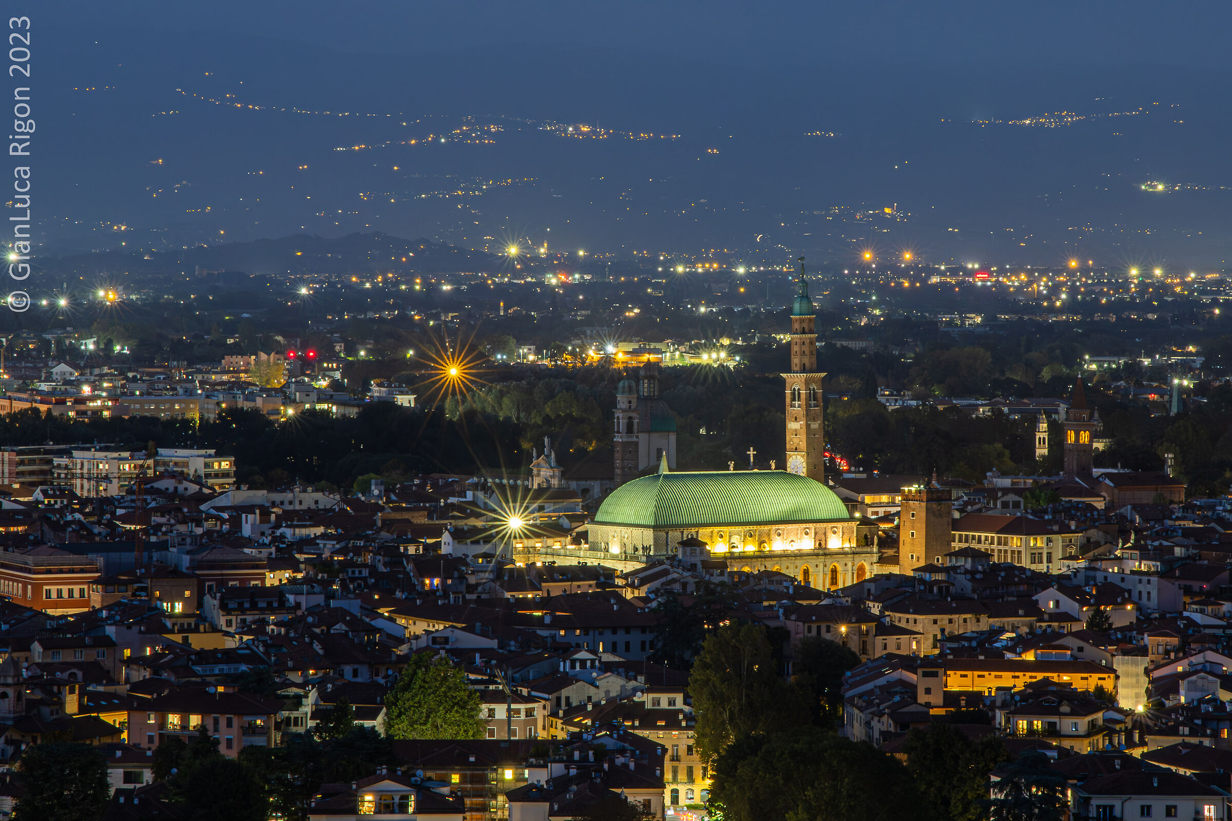 Vicenza by night...