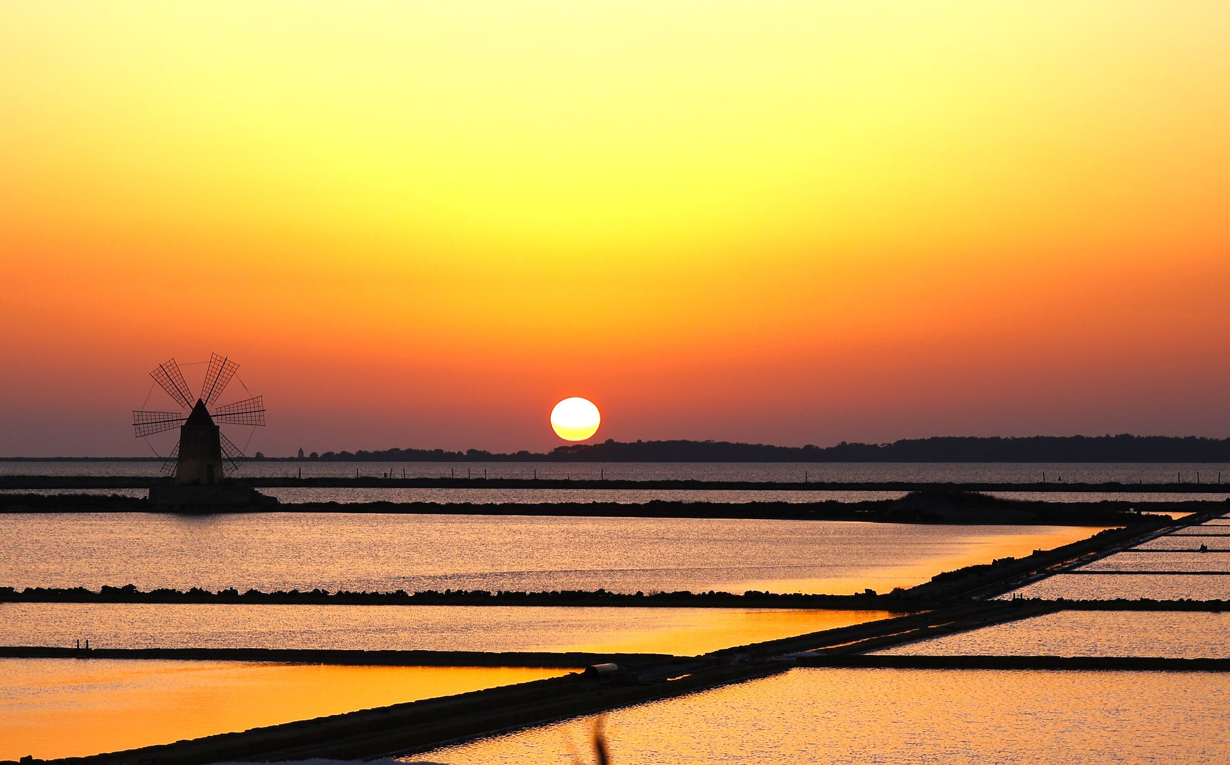 Mozia (Marsala): sunset at the salt pans...