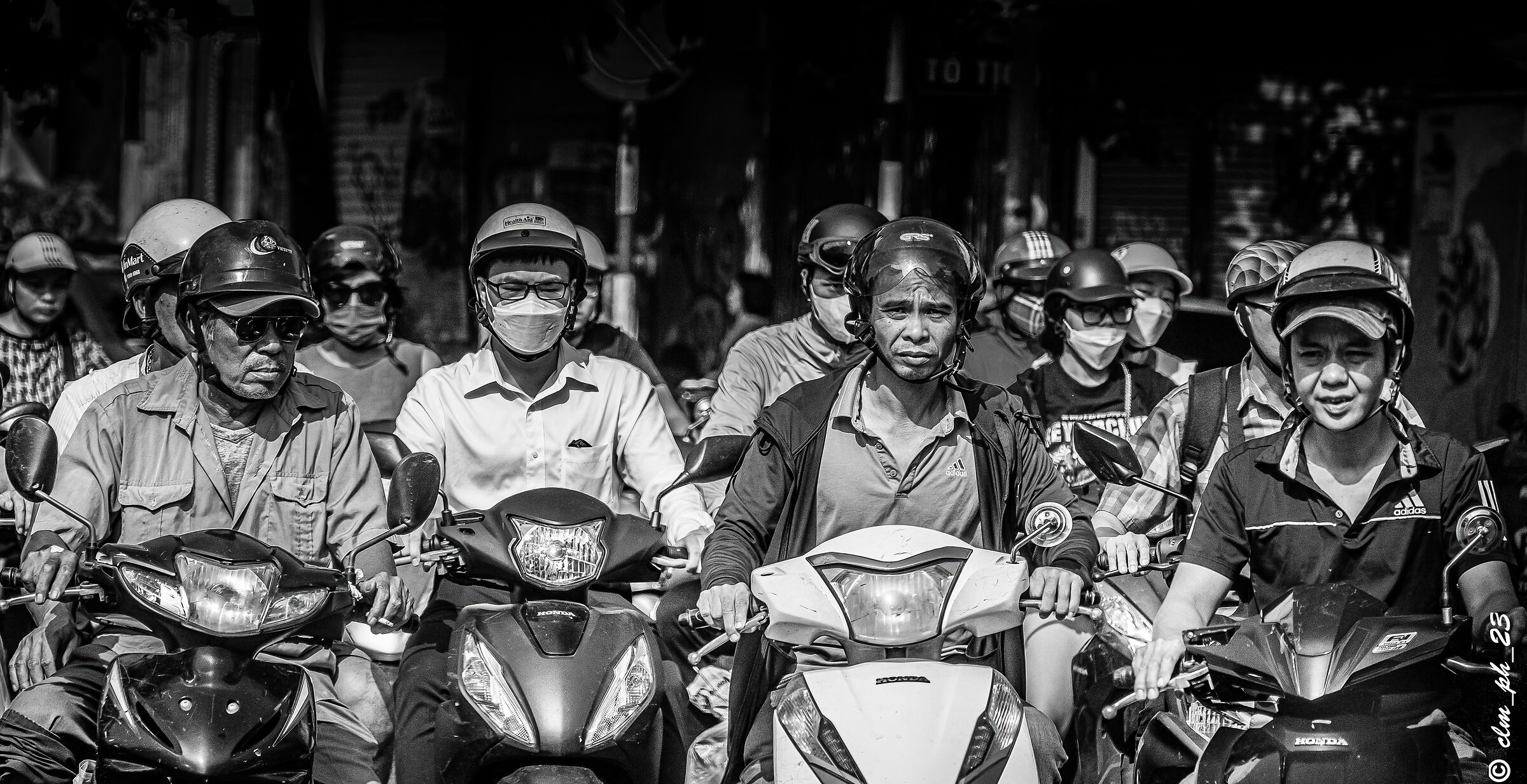 12 million inhabitants 7 million mopeds ...