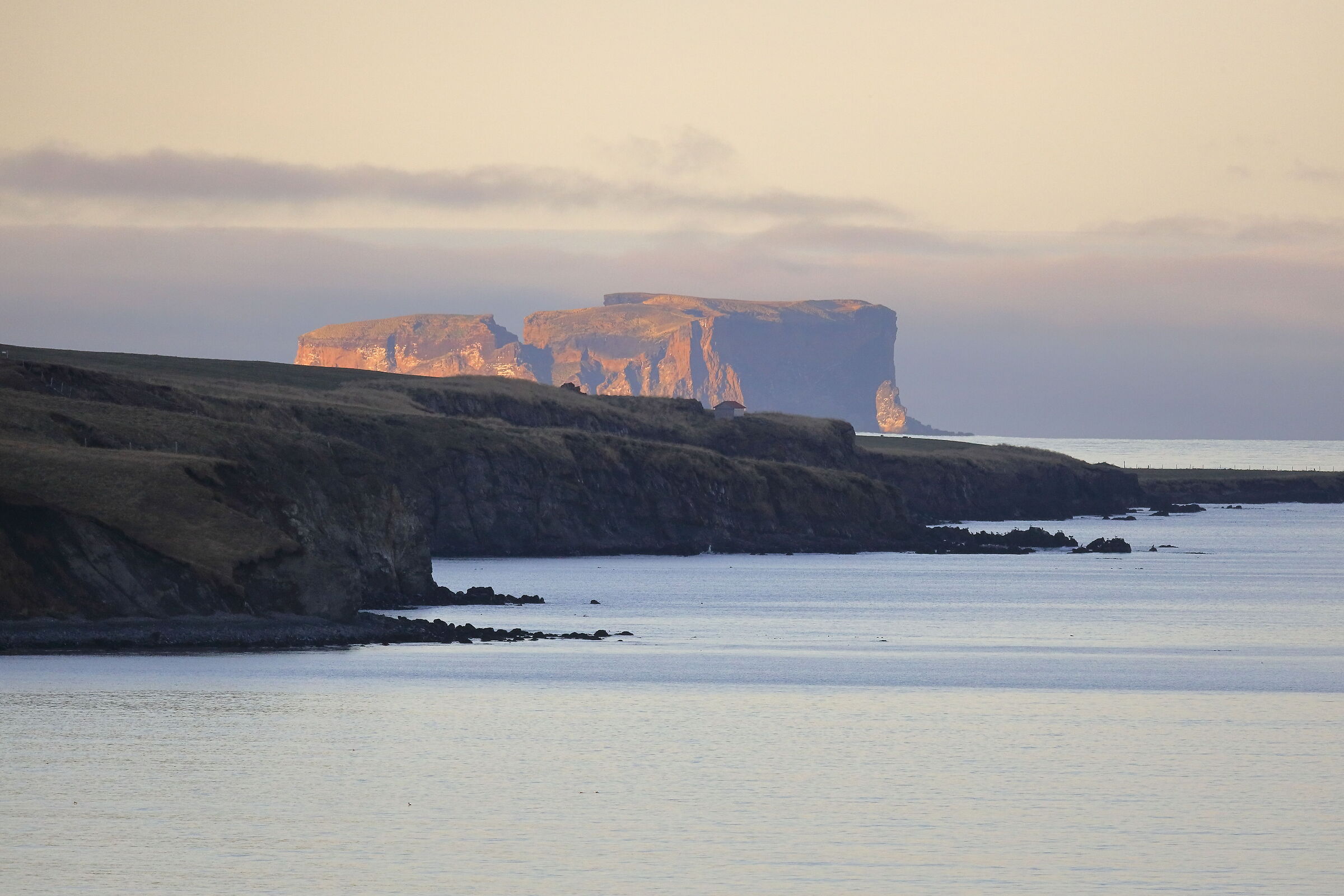 Fiordi dell'Islanda del nord Drangey Island...