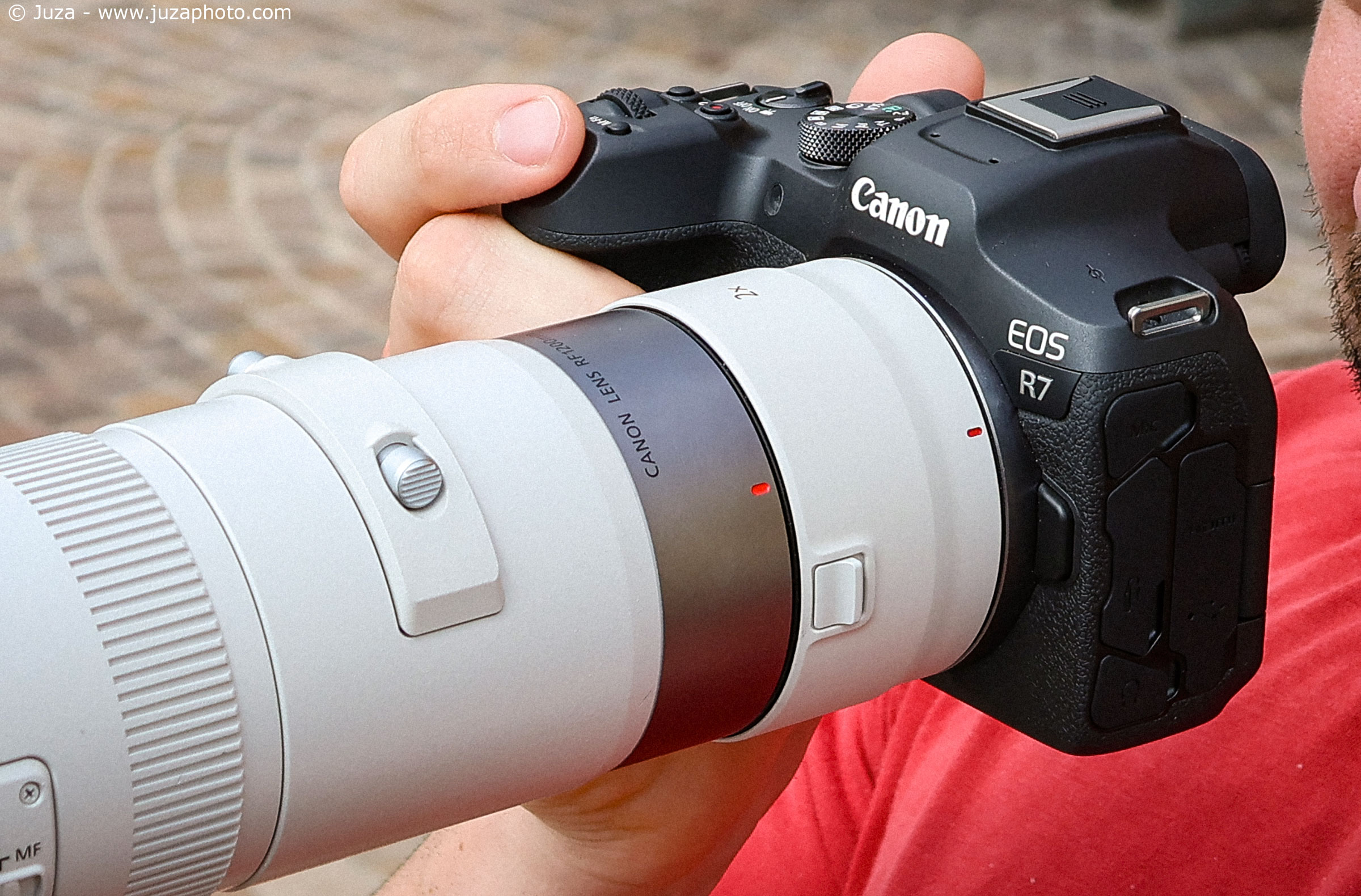 Canon EOS R7...