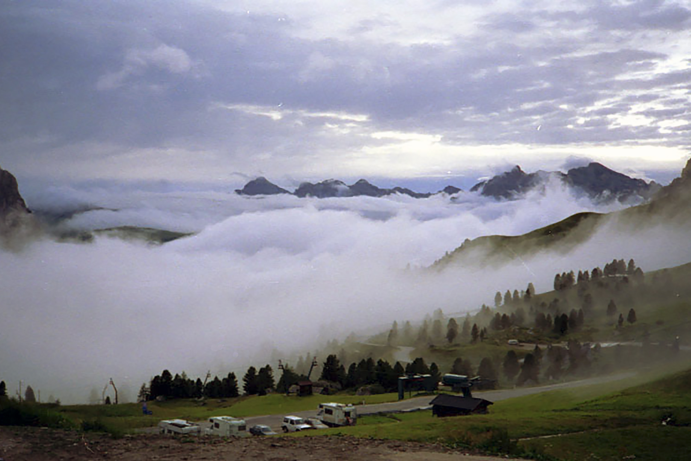 Passo Gardena - nebbia in valle...