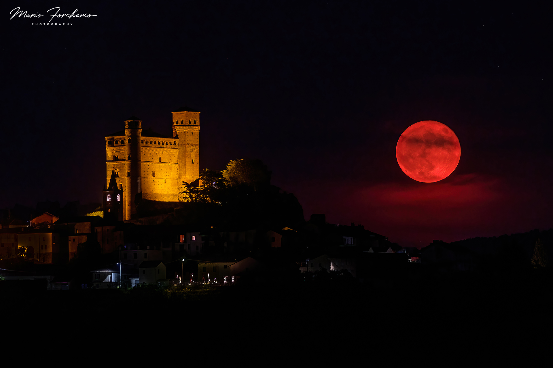 Super luna a Serravalle d'Alba...