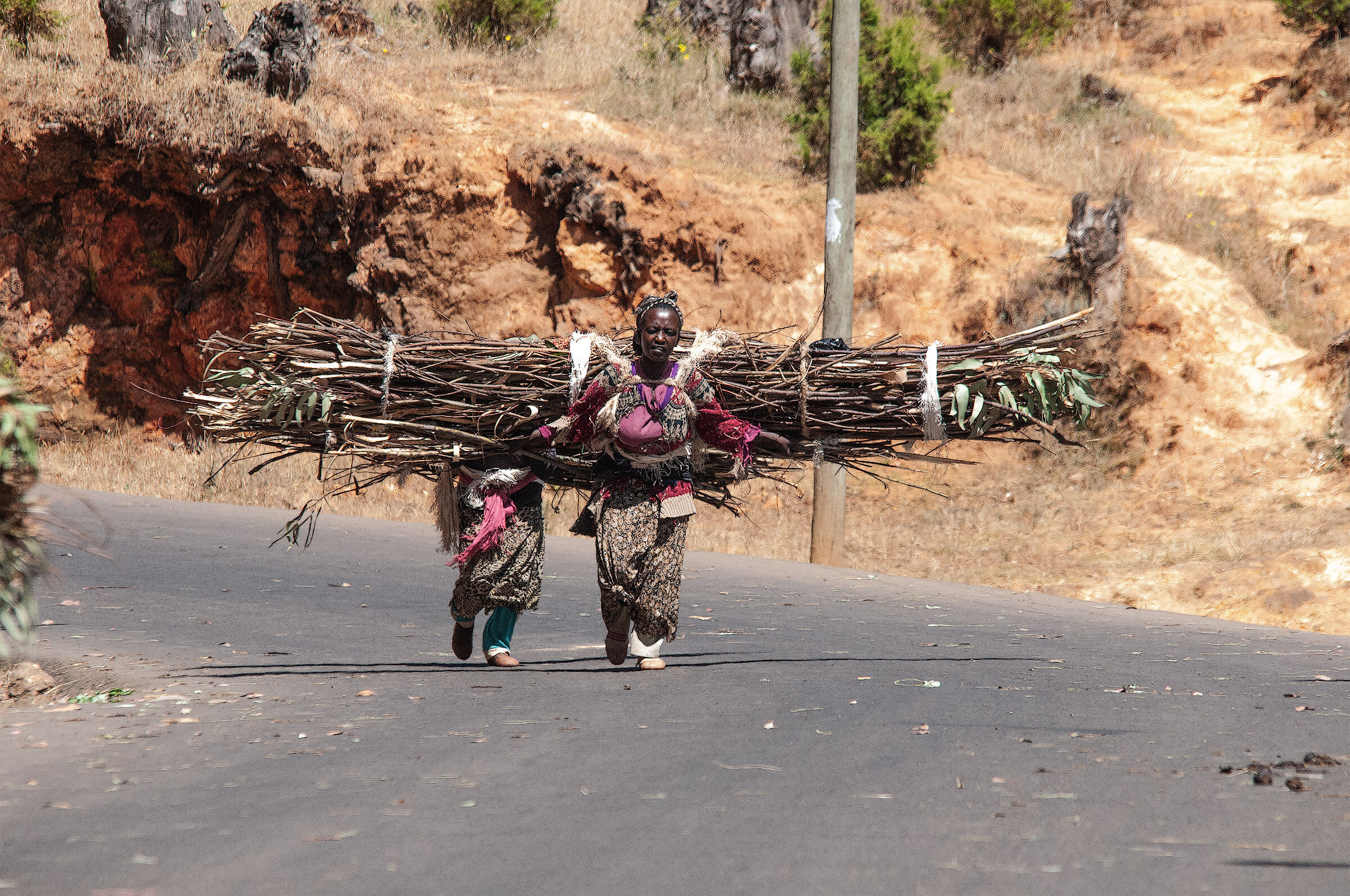 Addis Abeba - Donne al lavoro...