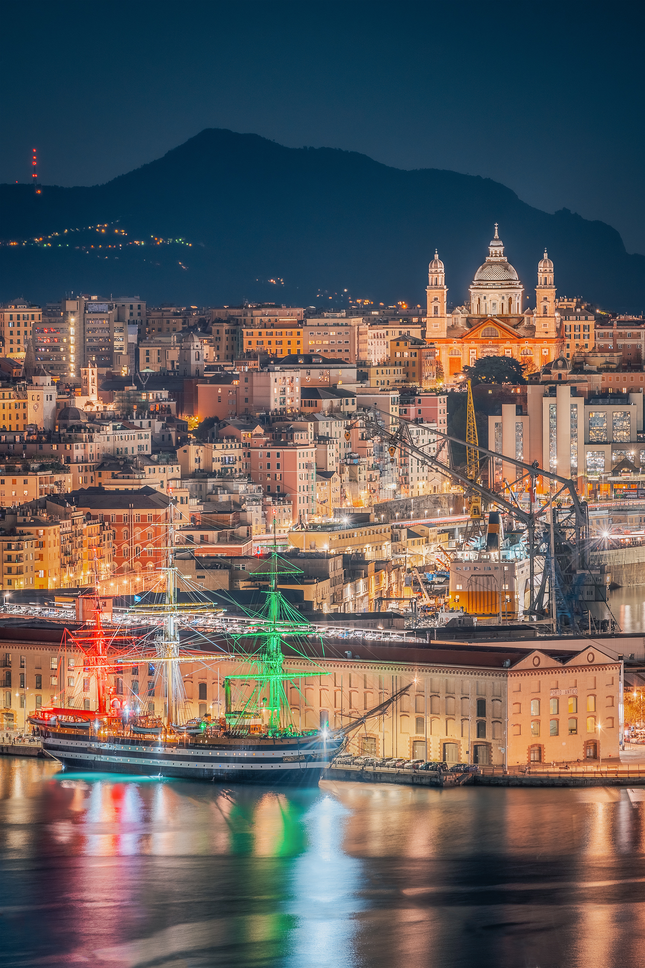 The Amerigo Vespucci and the colors of Genoa...