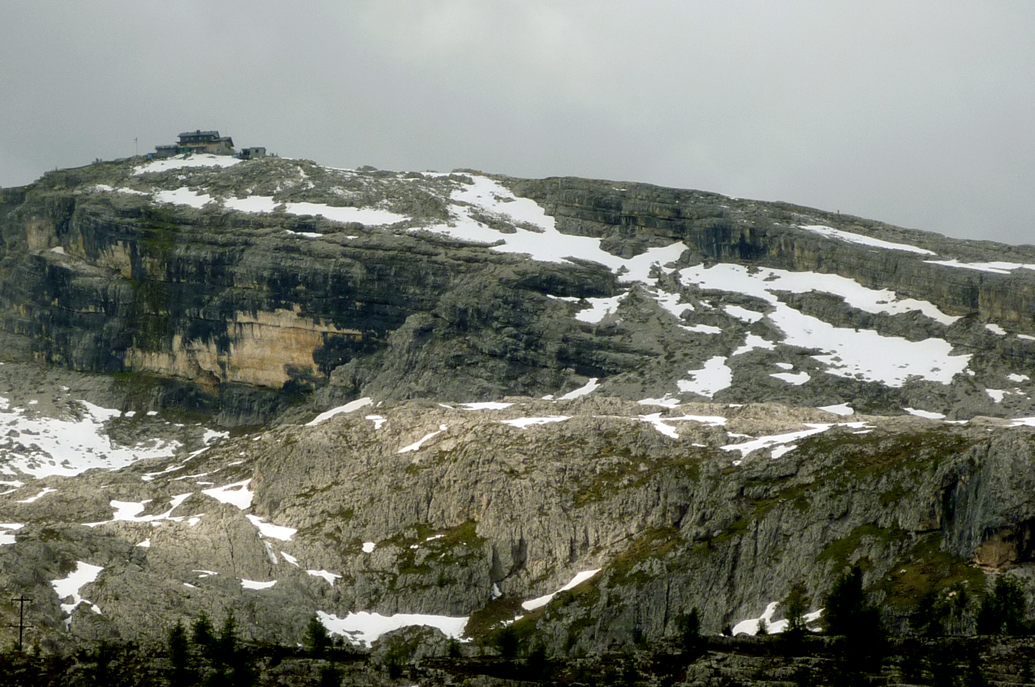 the rocky ridge of Nuvolau...