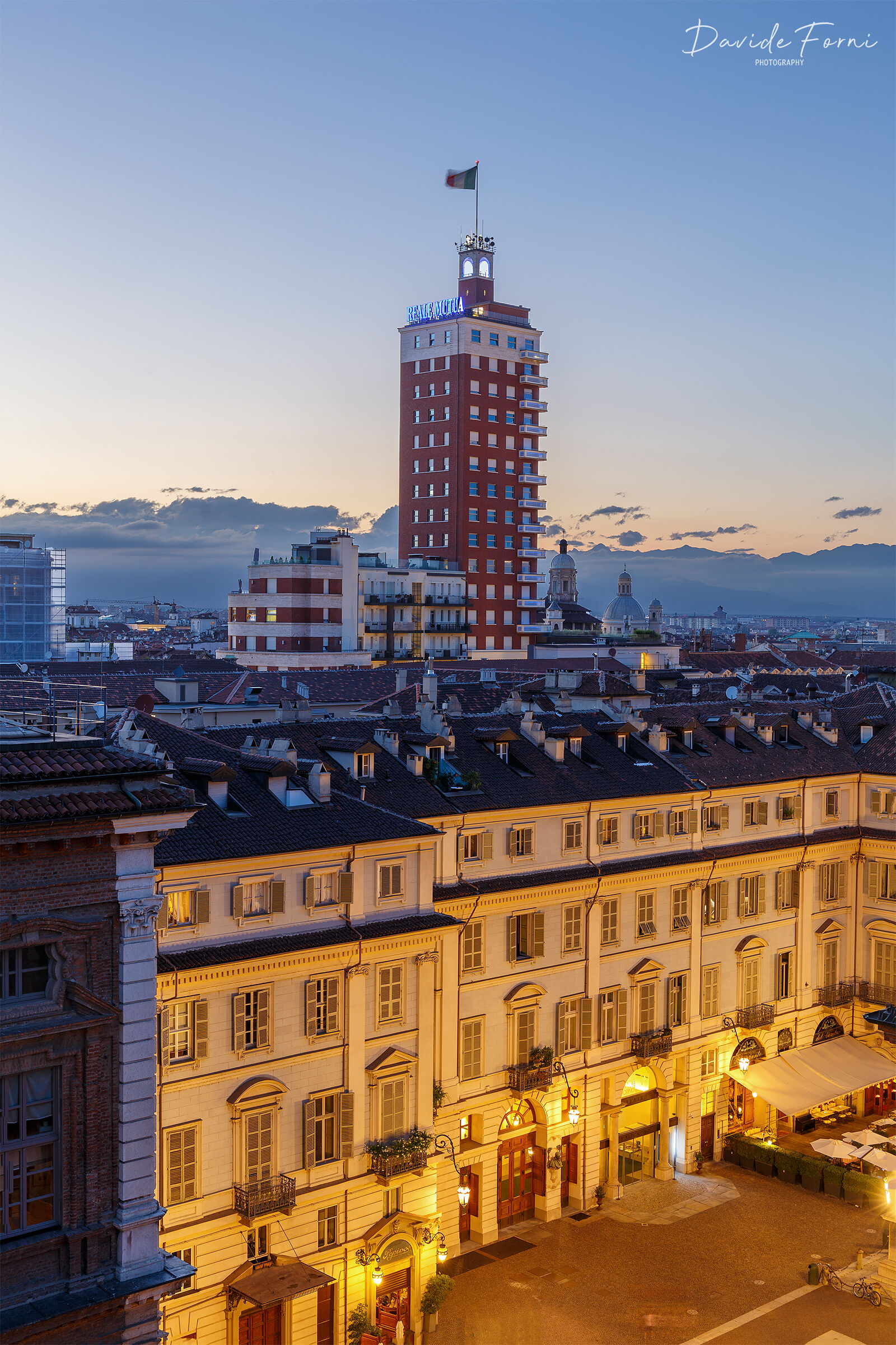 Centro di Torino, tramonto estivo sulla Torre Littoria...