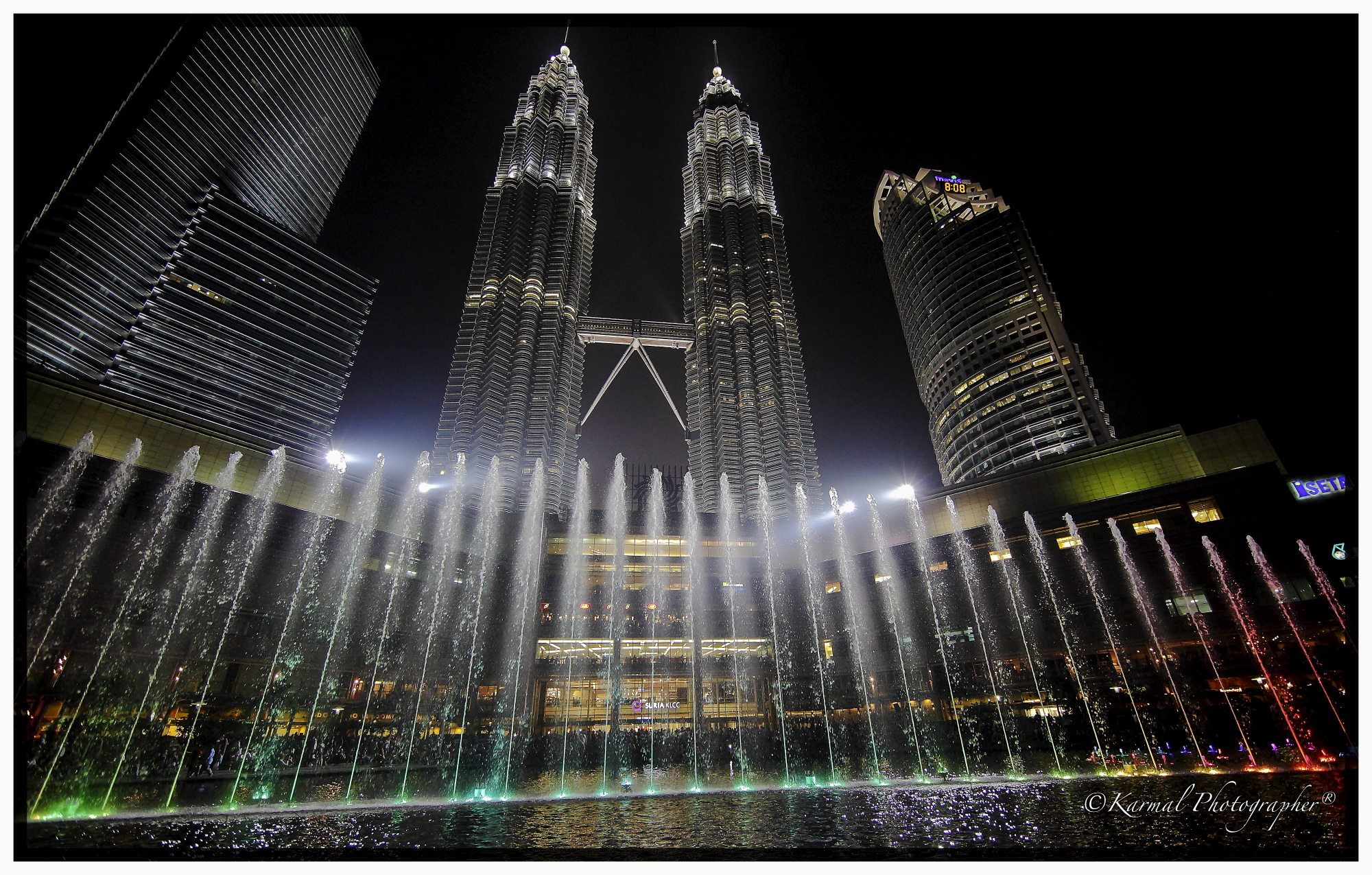  Petronas Twin Towers ...
