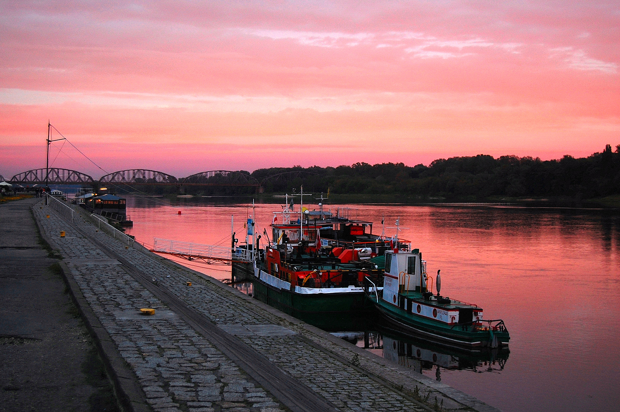 Torun (Poland) : sunset over the Vistula...