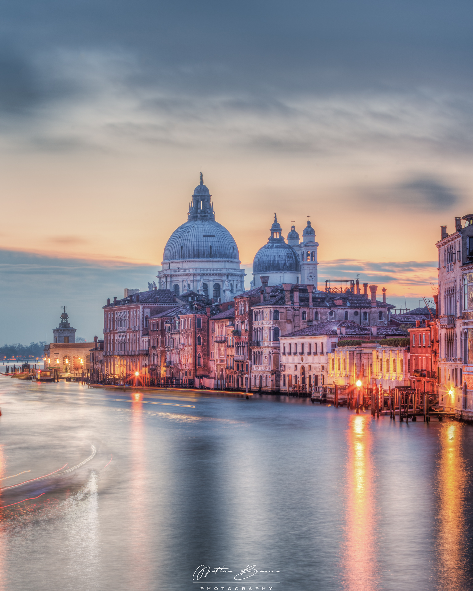 Venezia all'alba dal ponte dell'Accademia...