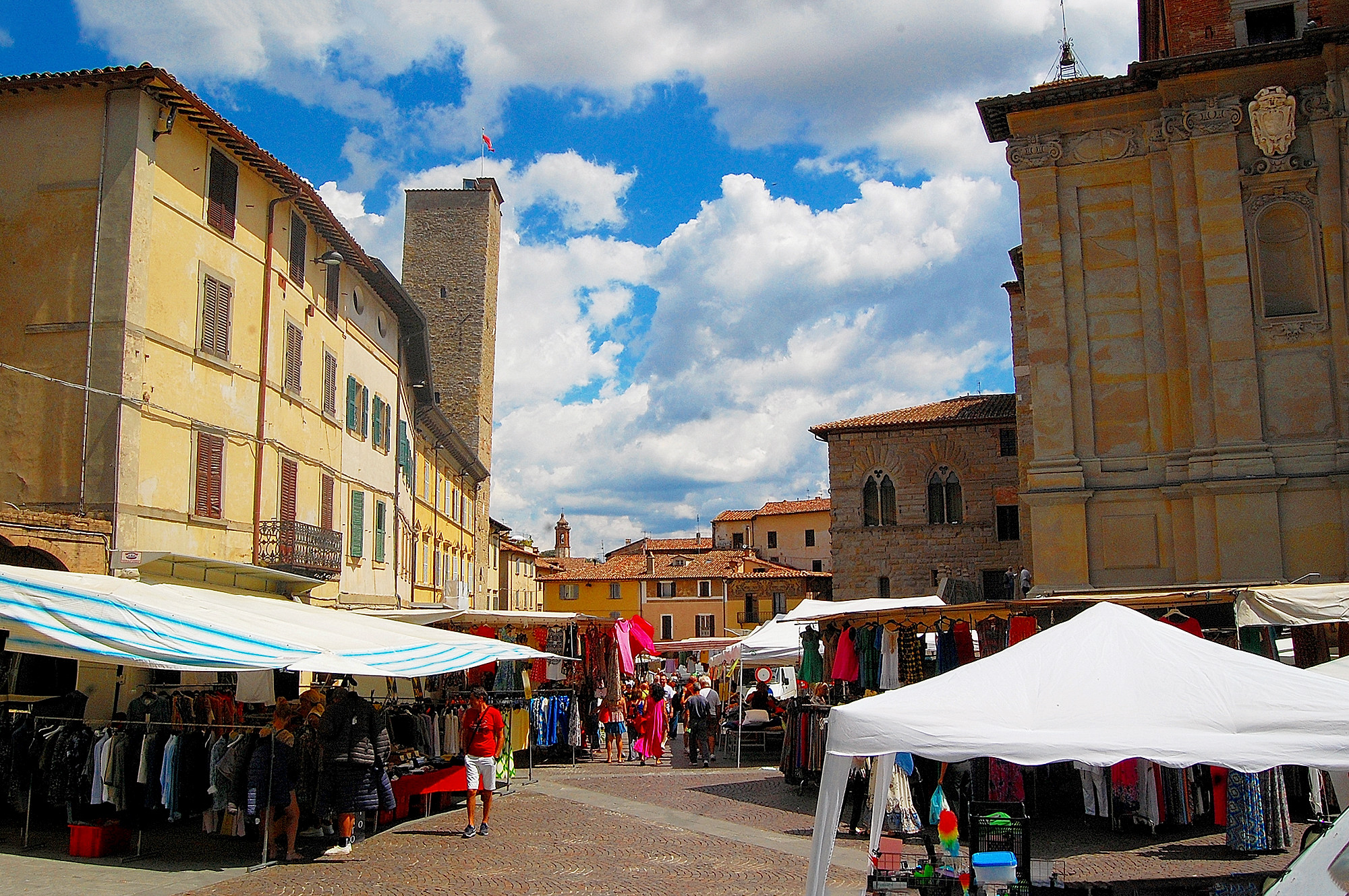 Città di Castello (Umbria): il mercato del sabato...