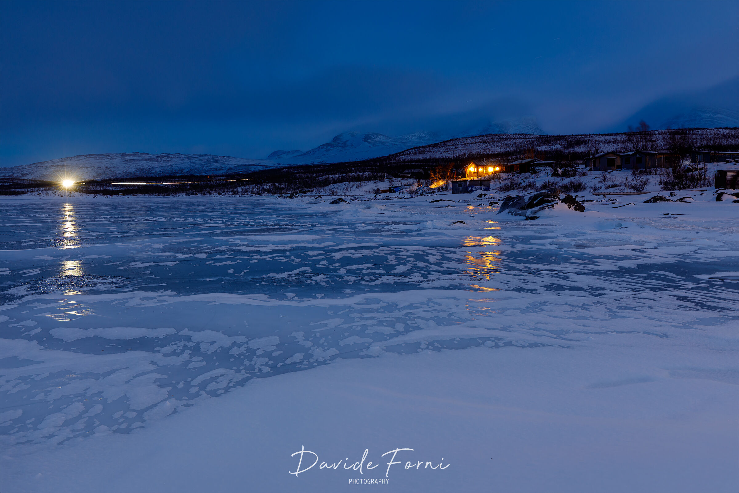 Blue hour on Lake Tornetrask...