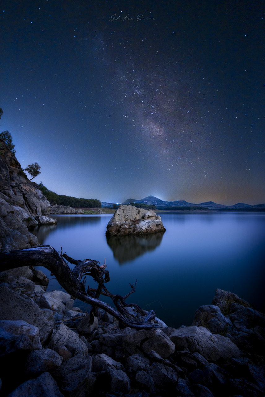 Milky Way on Lake Pozzillo ...